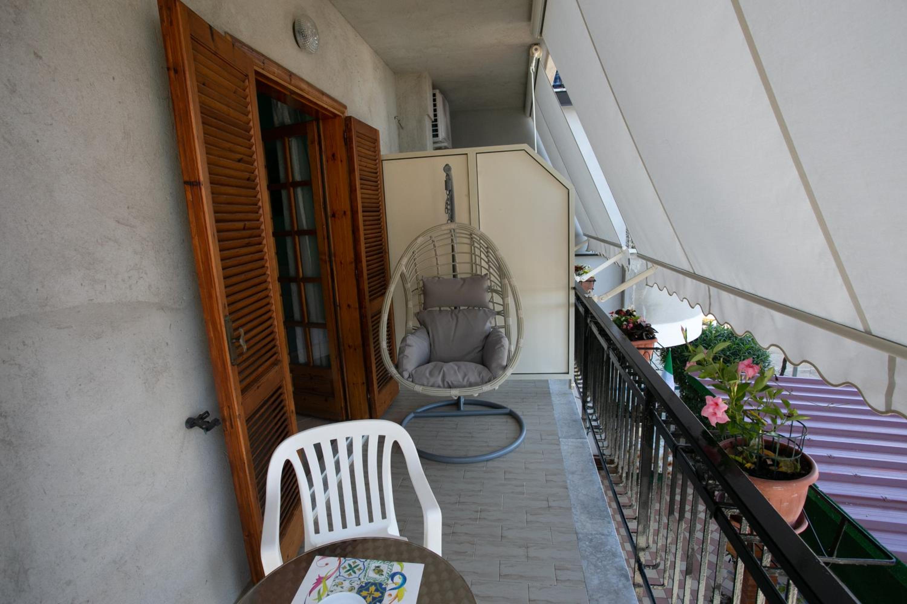 Deluxe Double Room with Balcony and Sea View photo 2