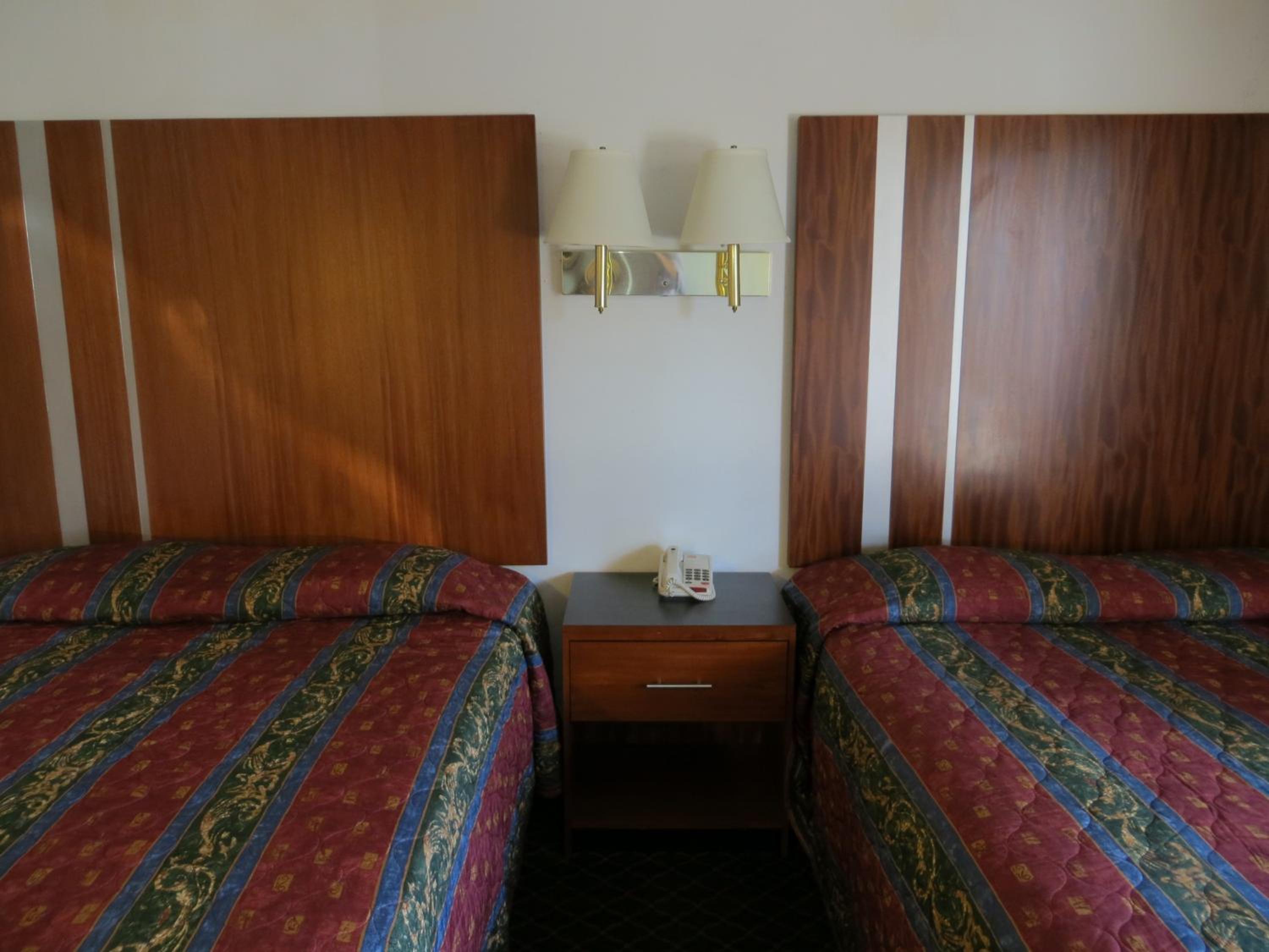 Queen Room With Two Queen Beds - Smoking photo 2