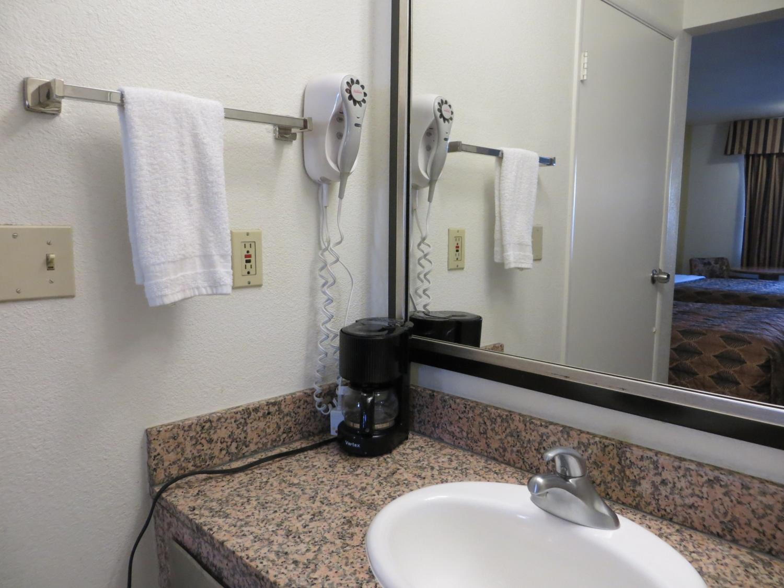 King Studio Suite - Non-Smoking - Photo 8
