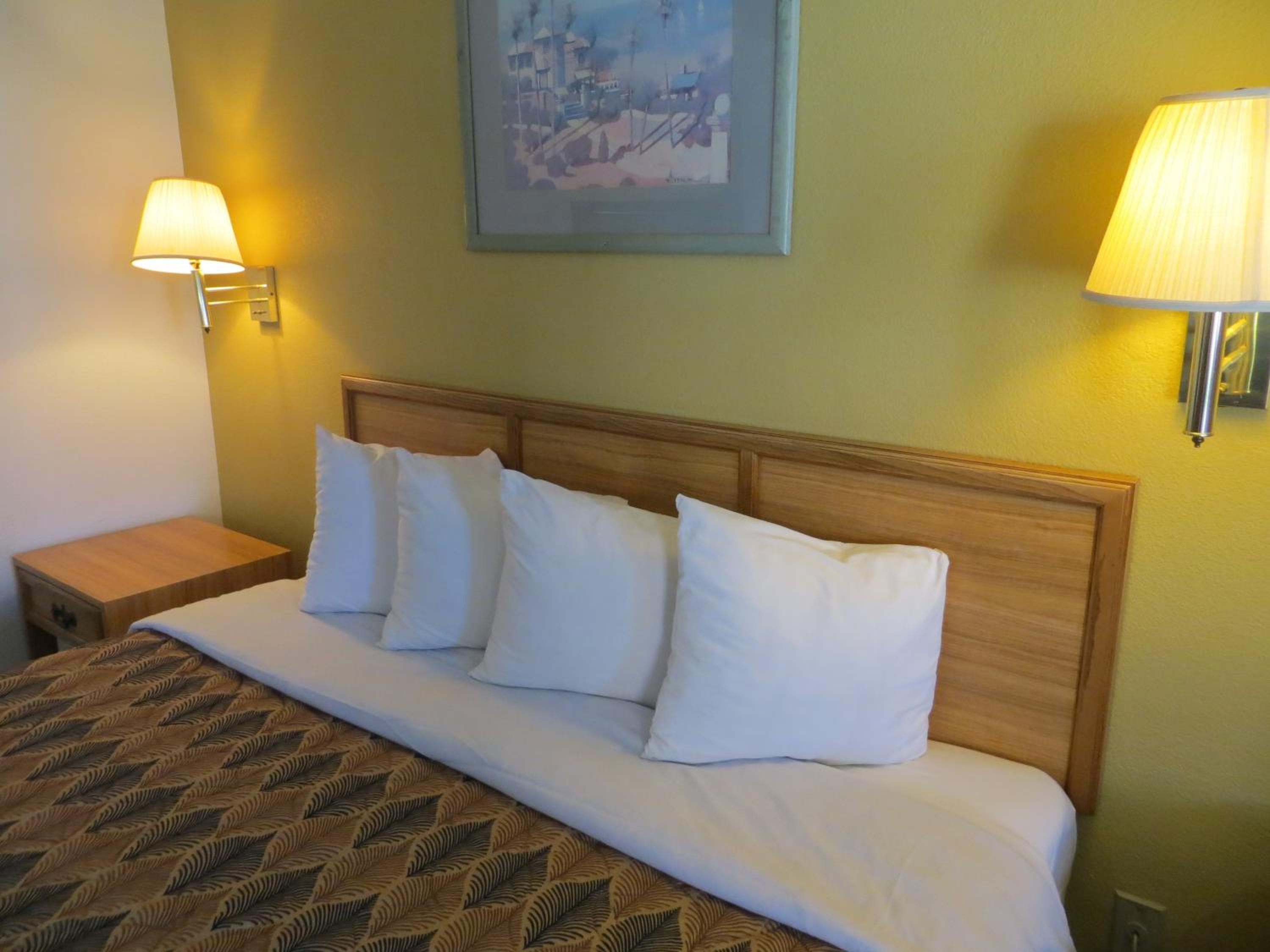 King Room - Non-Smoking - Photo 1
