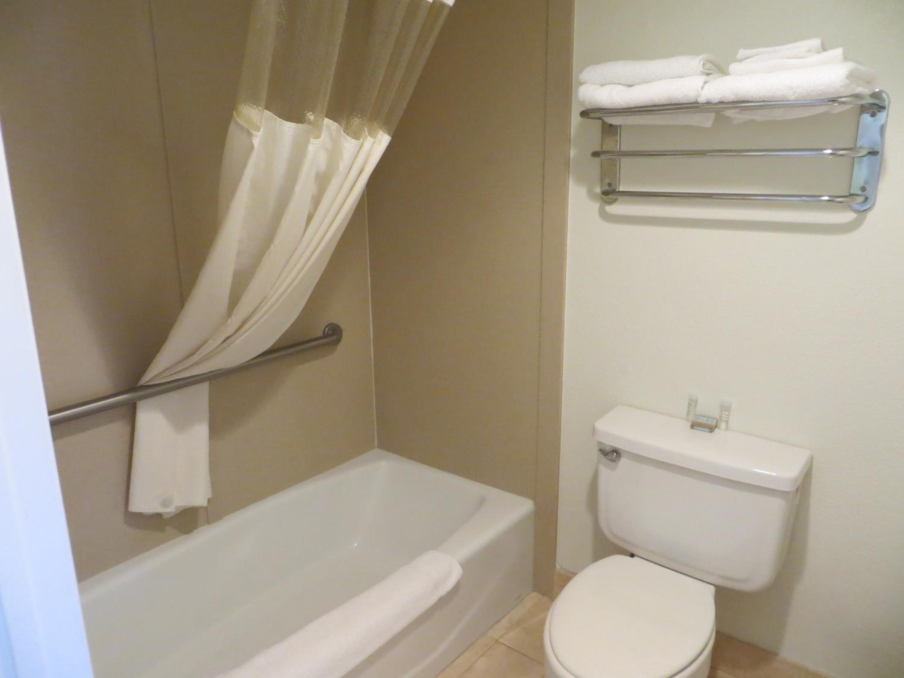 King Room - Non-Smoking - Photo 5