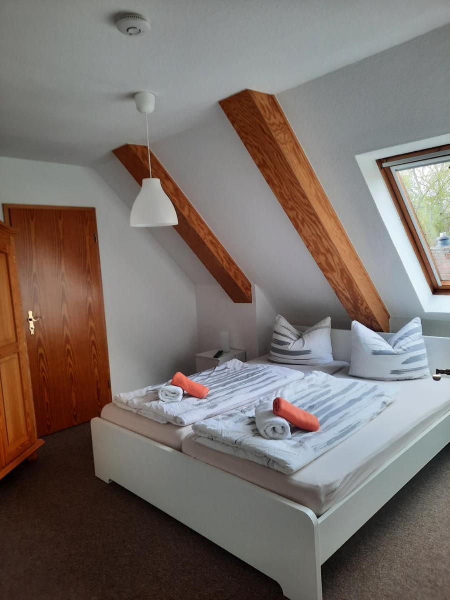 Double Room with Private Bathroom - Photo 2