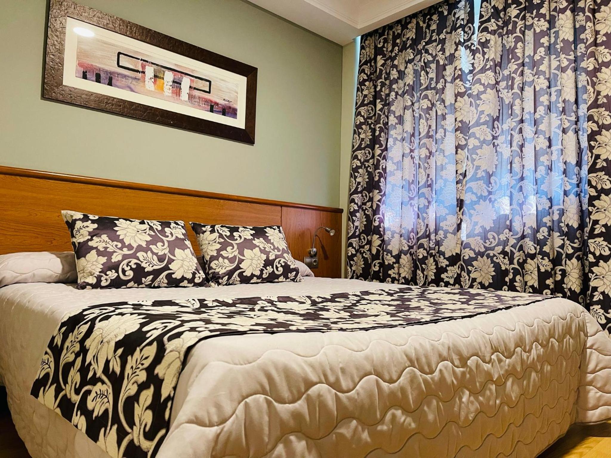 Suite with Spa Bath - Photo 1