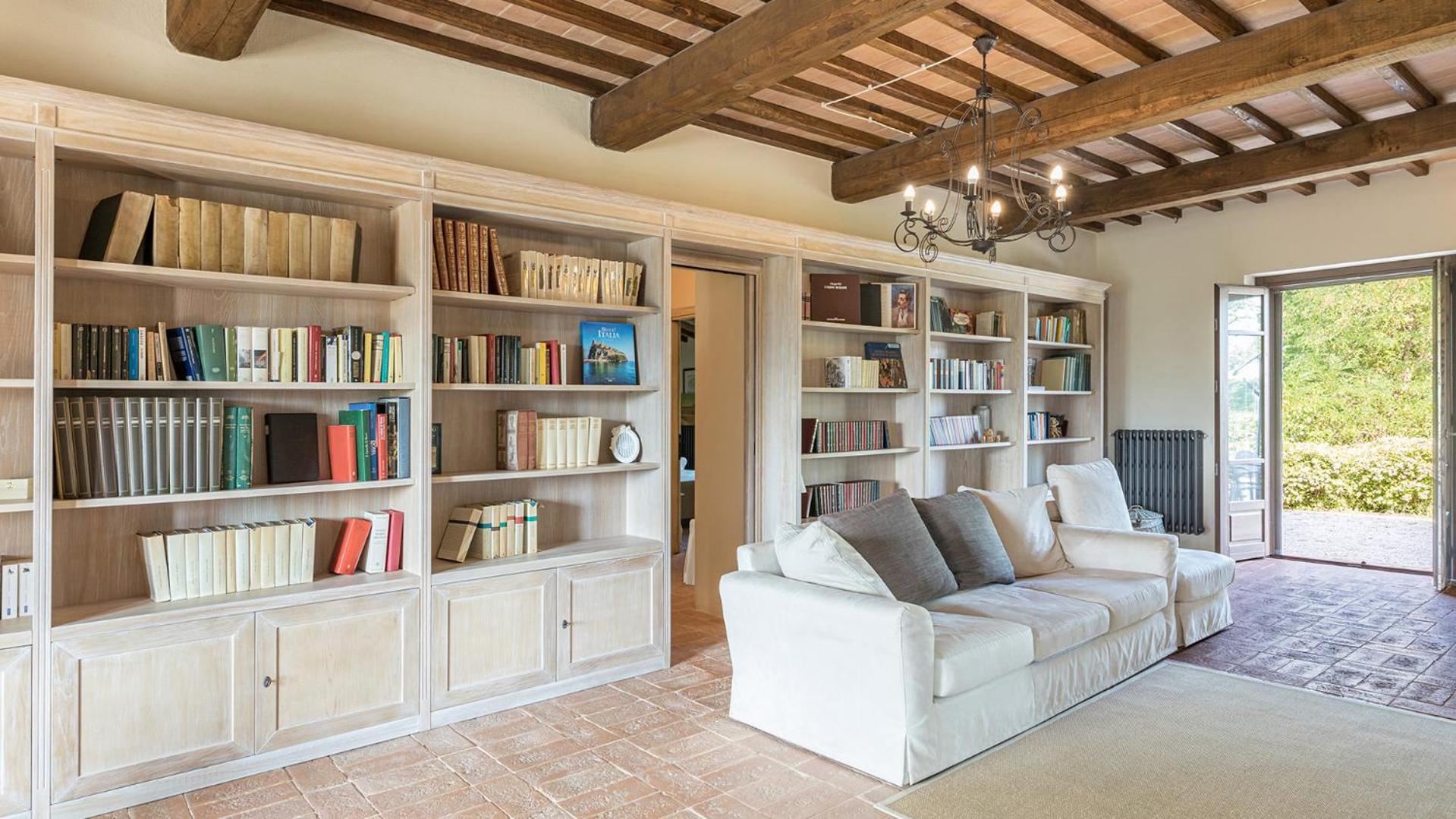 Five-Bedroom Villa photo 1