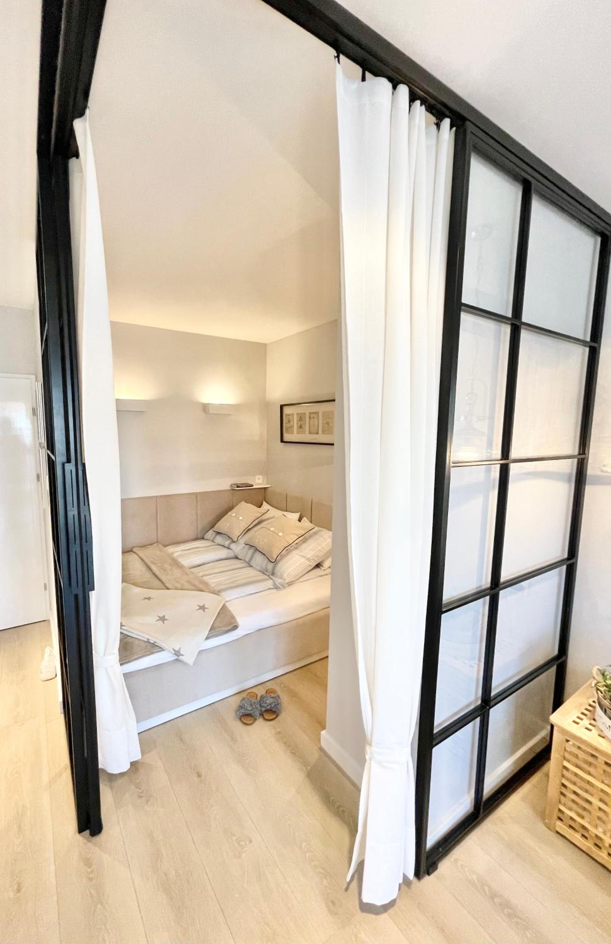 One-Bedroom Apartment photo 2