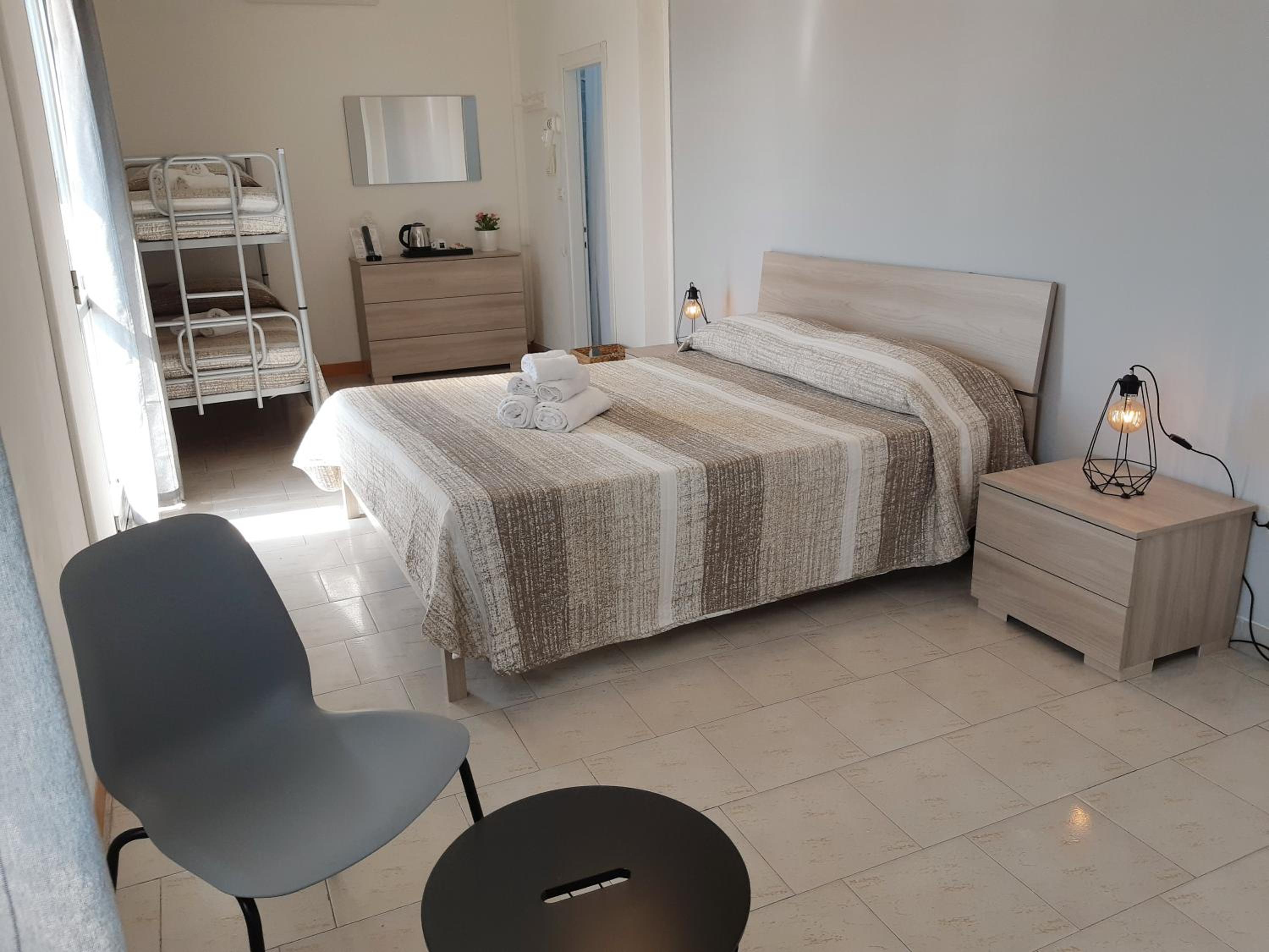Superior Quadruple Room - Photo 11