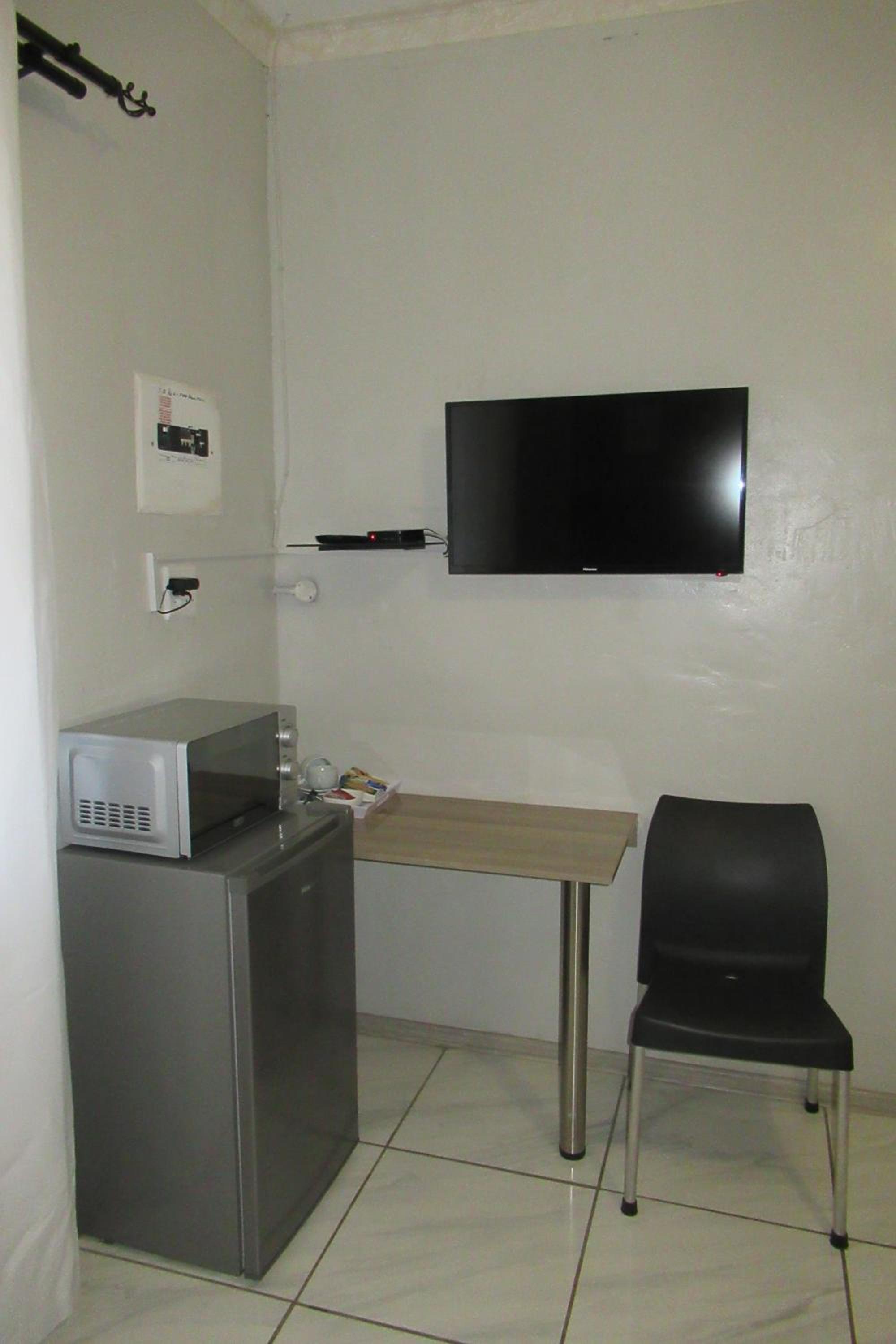 Twin Room - Photo 6