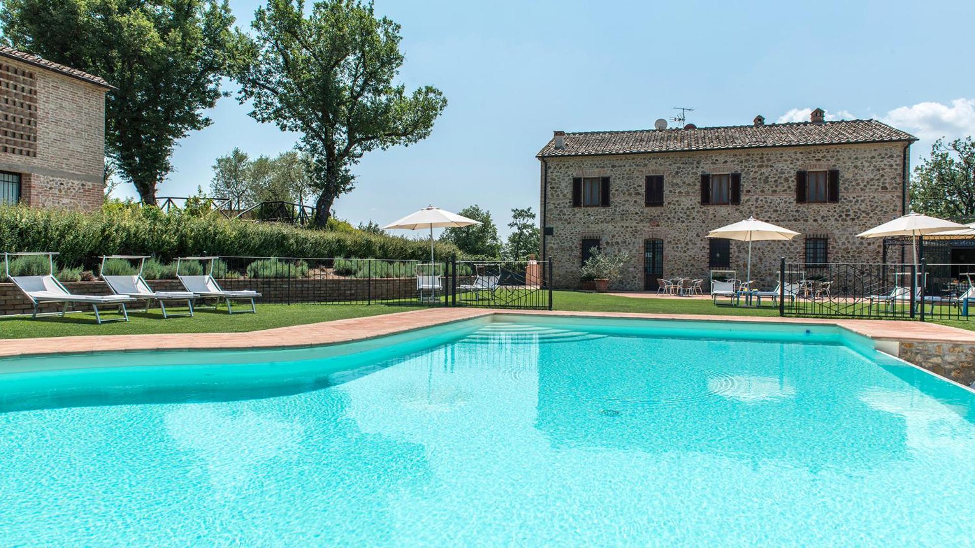 Seven-Bedroom Villa photo 2
