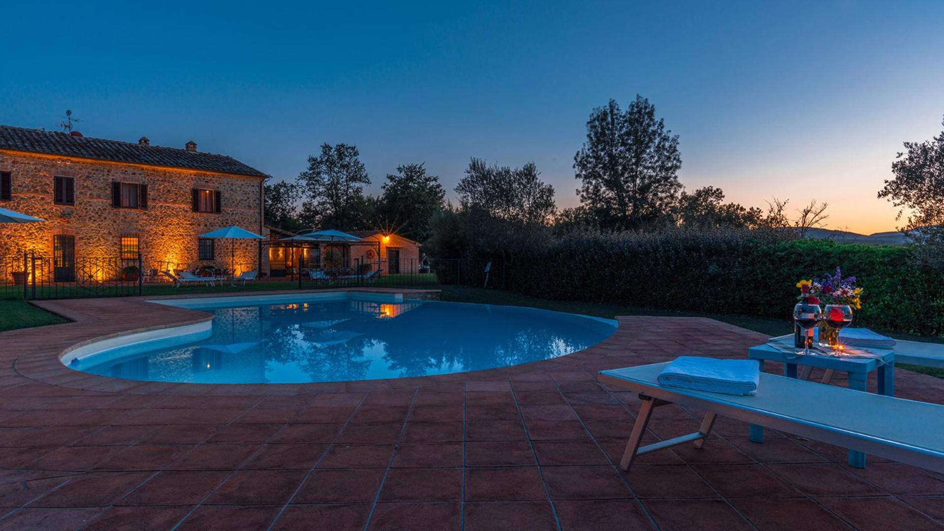 Seven-Bedroom Villa photo 3