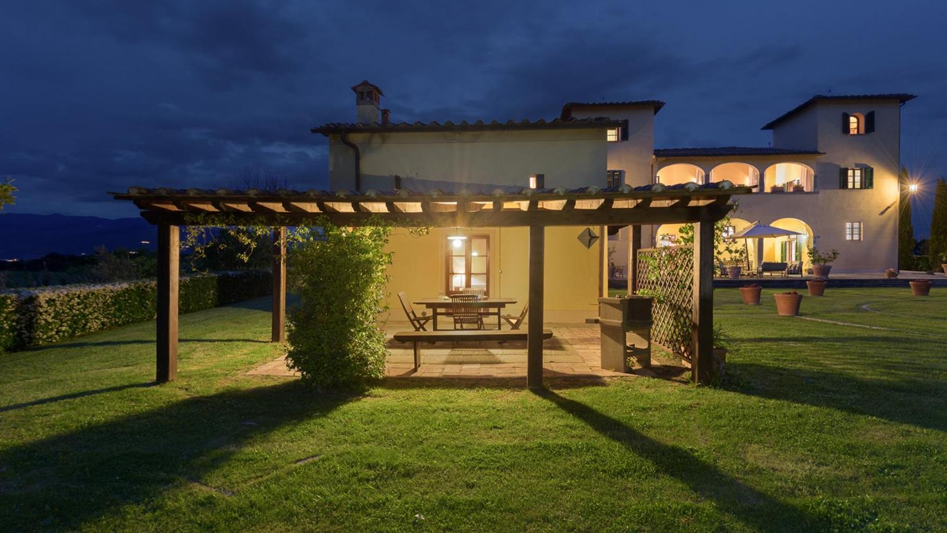 Nine-Bedroom Villa photo 3