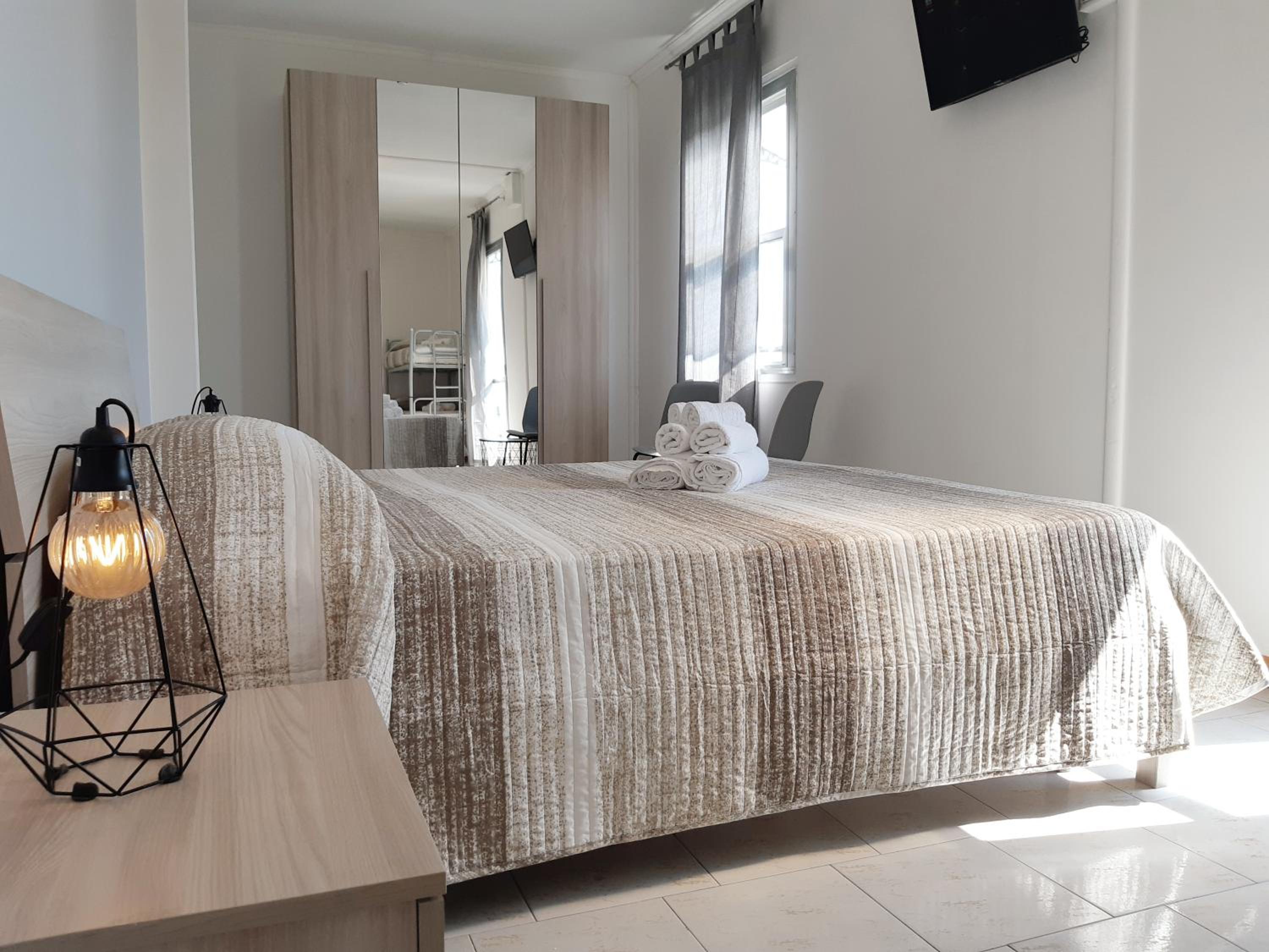 Superior Quadruple Room - Photo 4