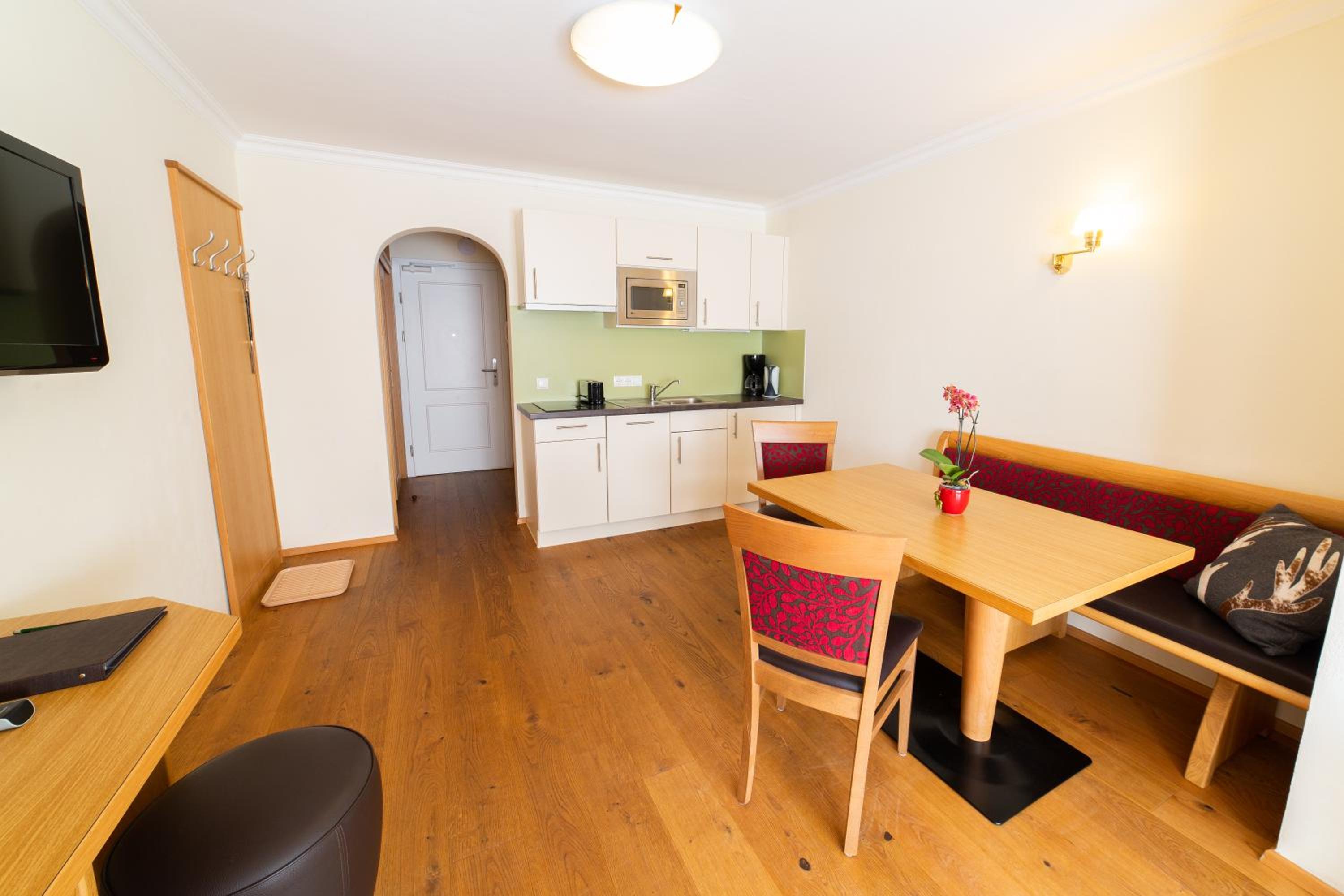 One-Bedroom Apartment (2 - 4 Adults) - Photo 9