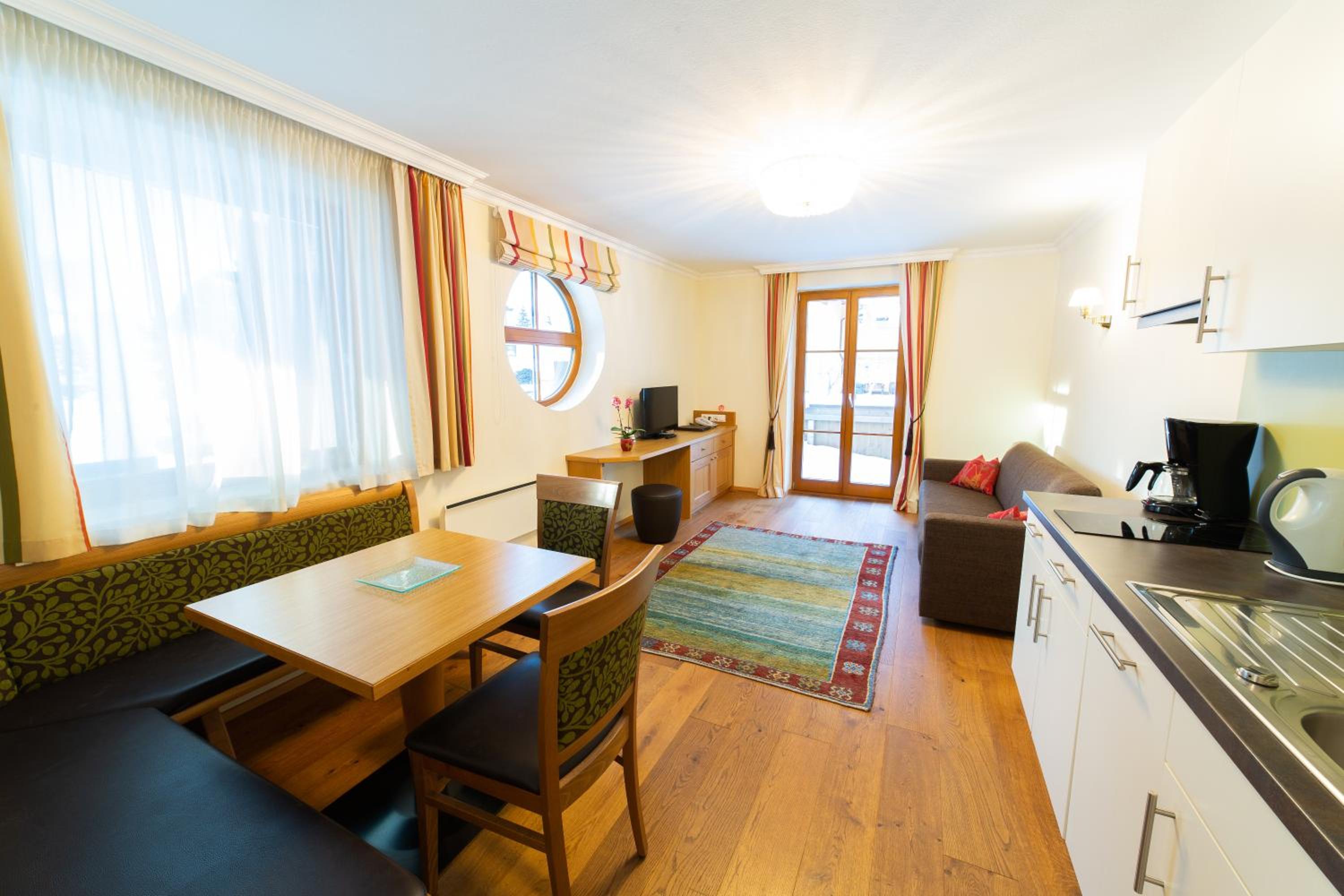 One-Bedroom Apartment (2 - 4 Adults) - Photo 7
