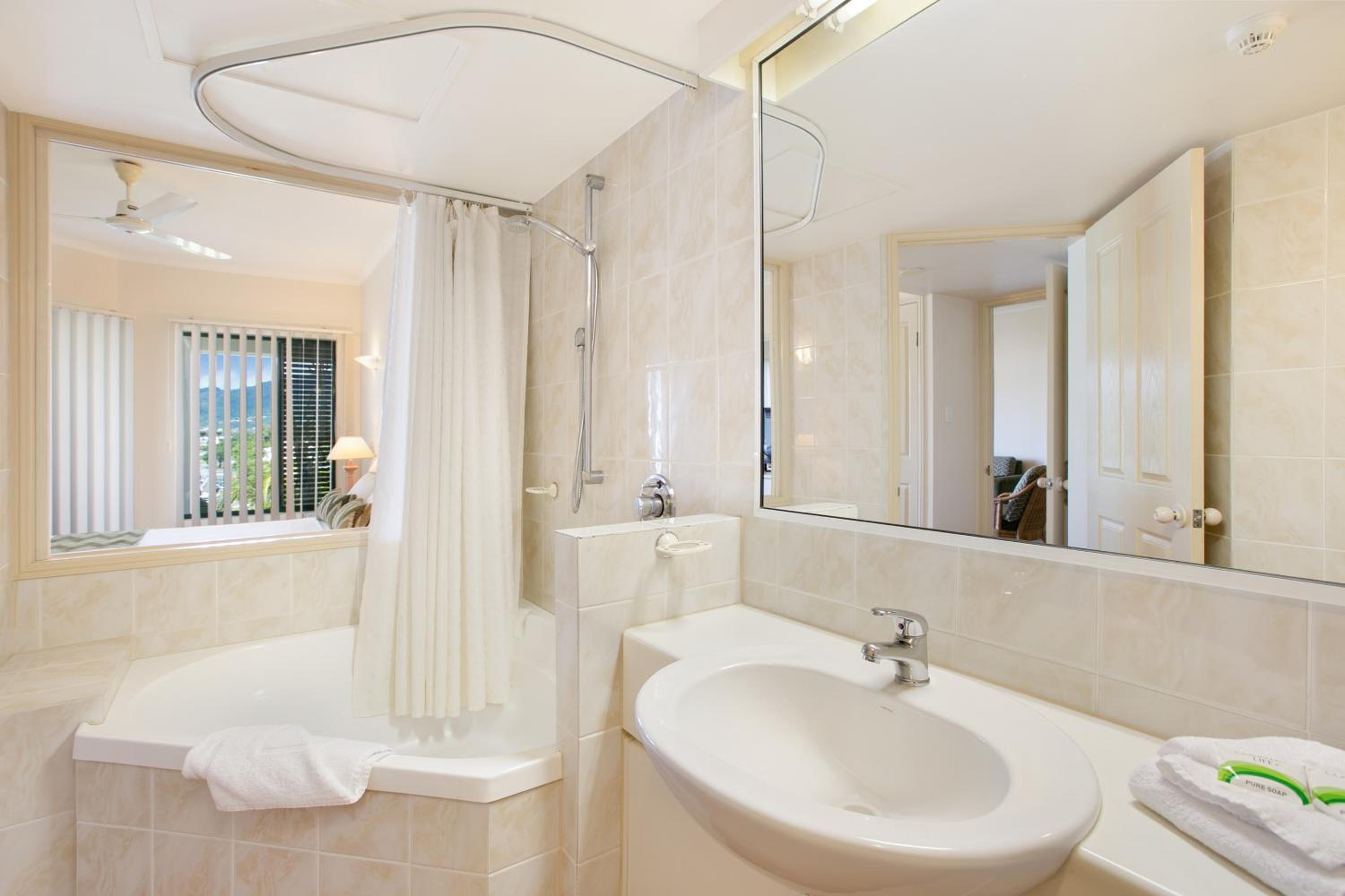 One-Bedroom Apartment thumbnail 5