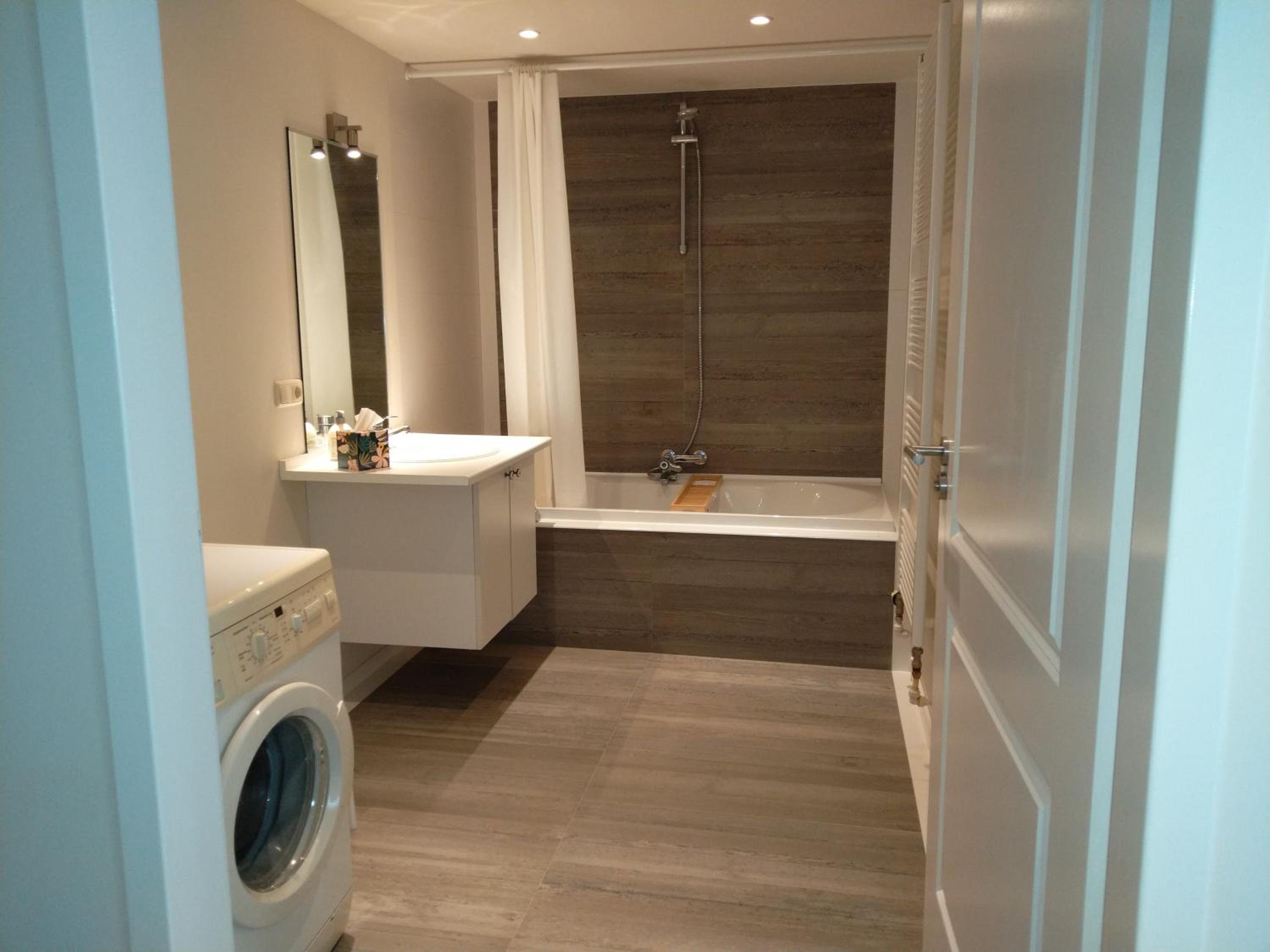 Two-Bedroom Bungalow - Photo 4