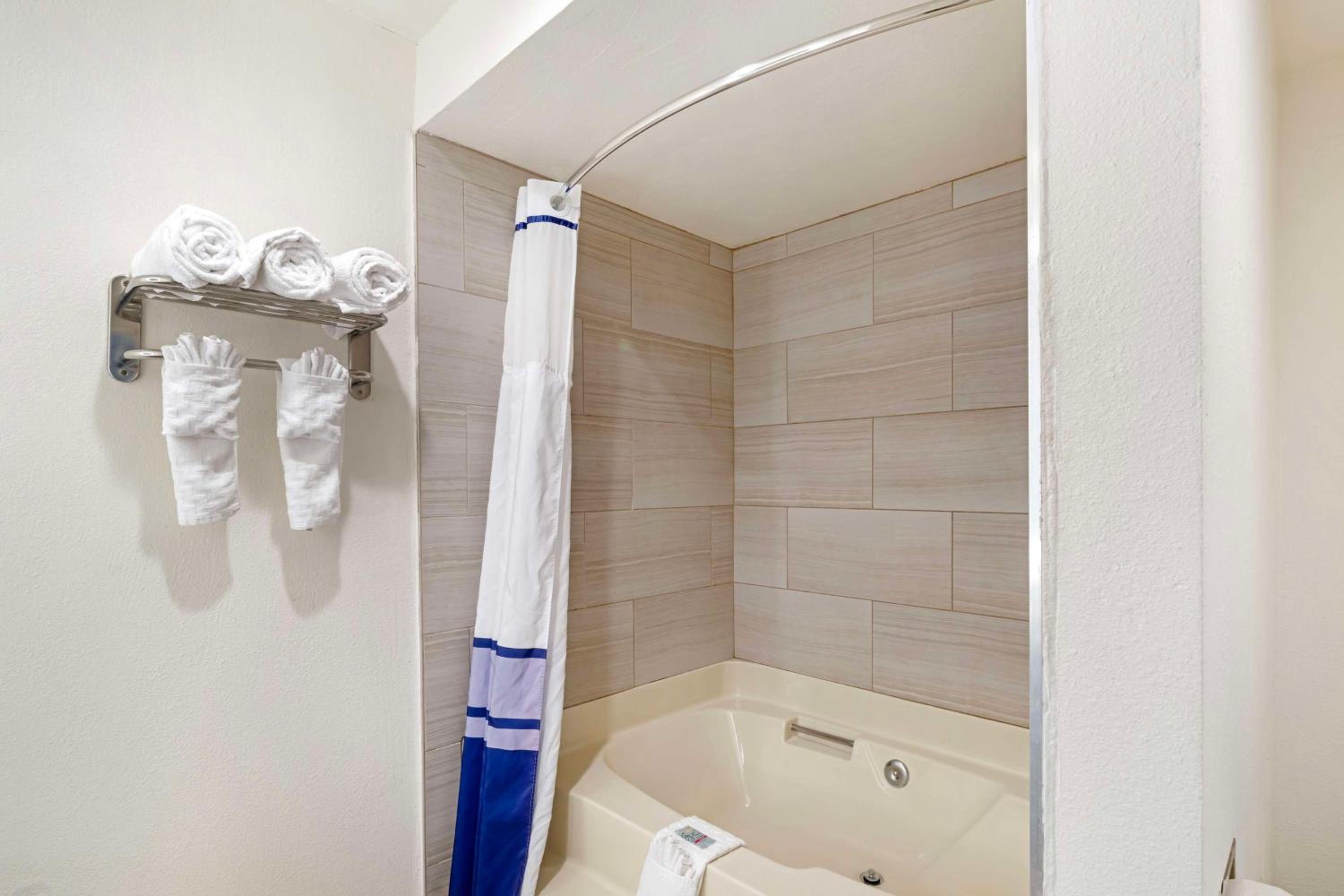 Queen Room with Two Queen Beds and Bath Tub - Disability Access/Non-Smoking
