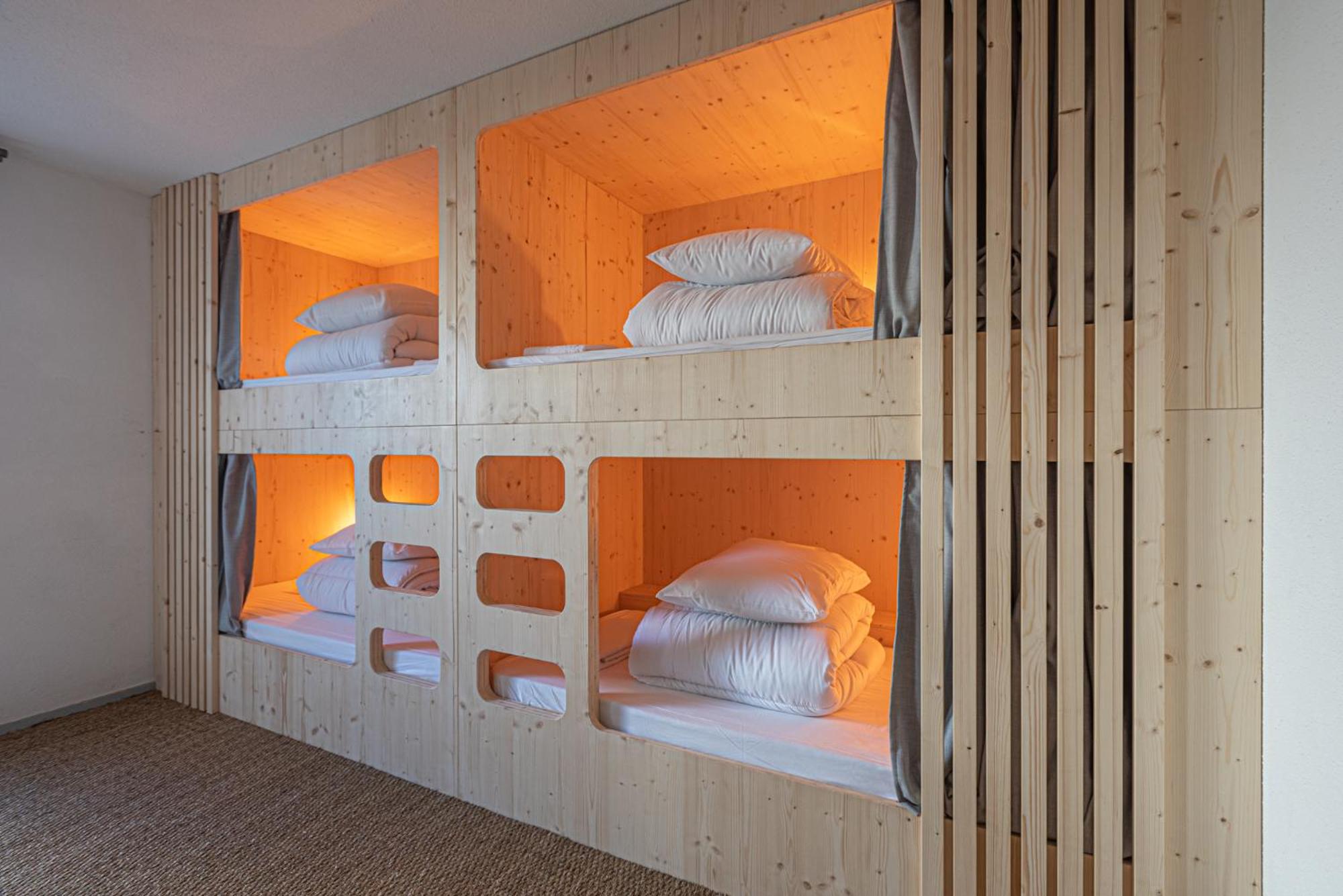 Bed in 4-Bed Male Dormitory Room photo 2