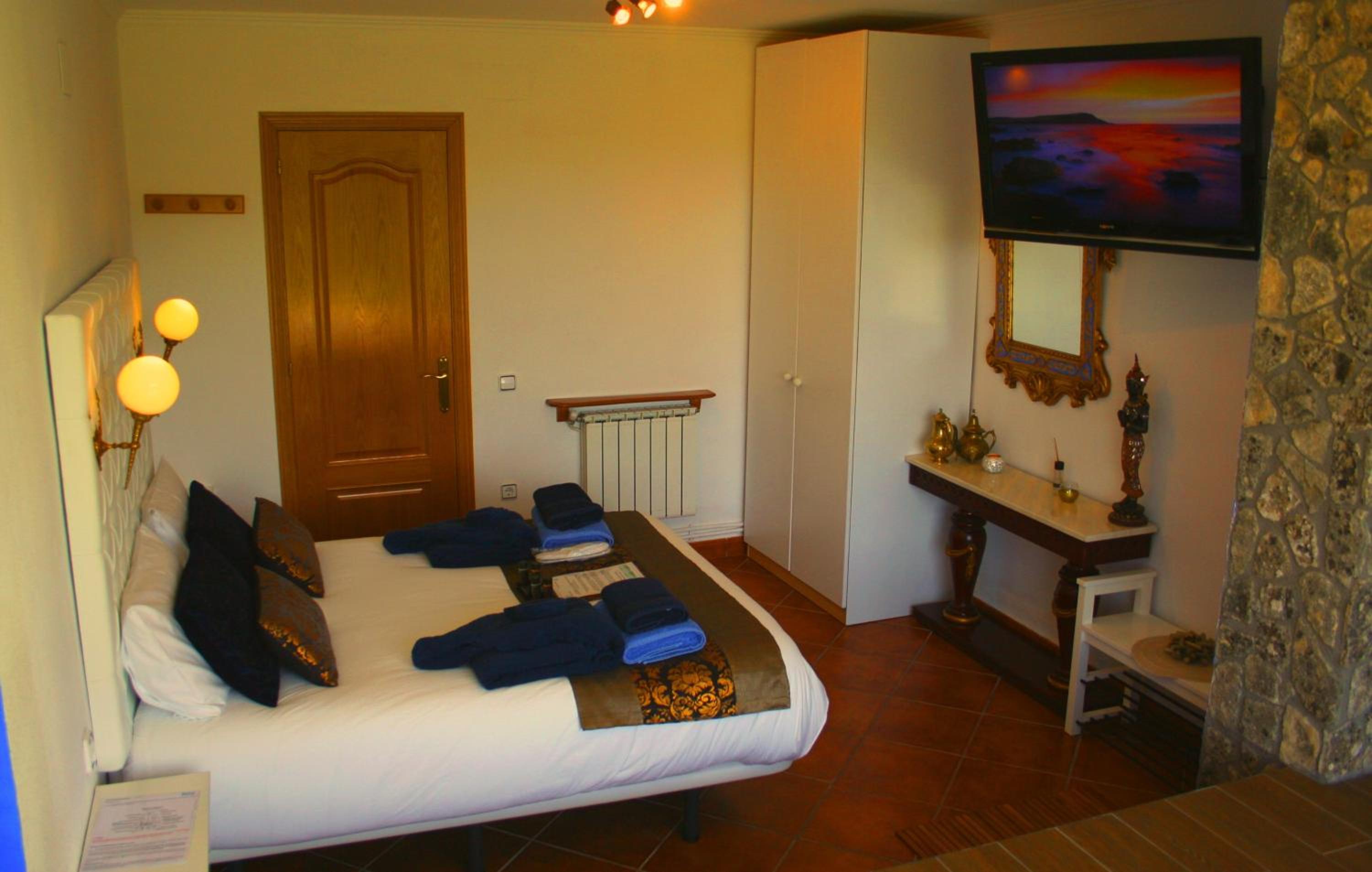Two-Bedroom House (2-6 Adults) - Photo 174