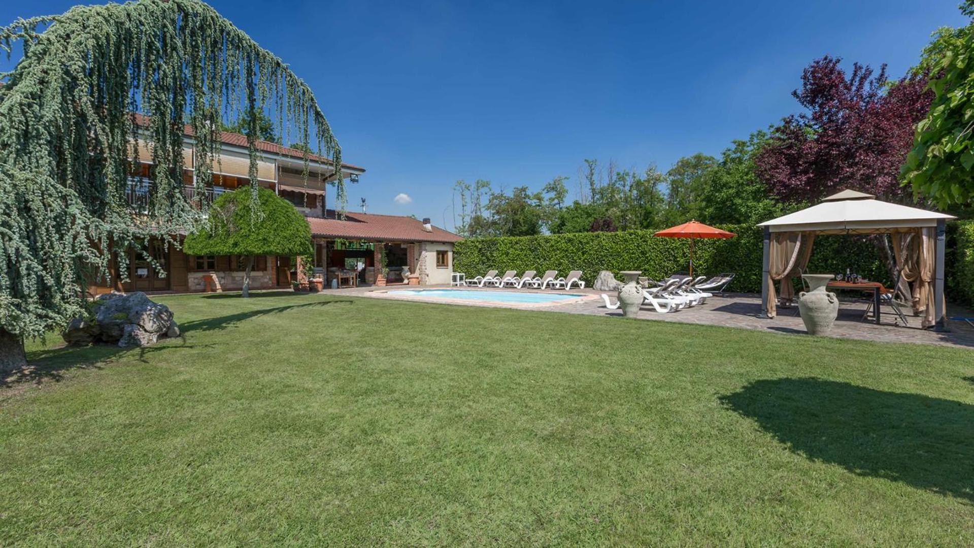 Five-Bedroom Villa photo 3