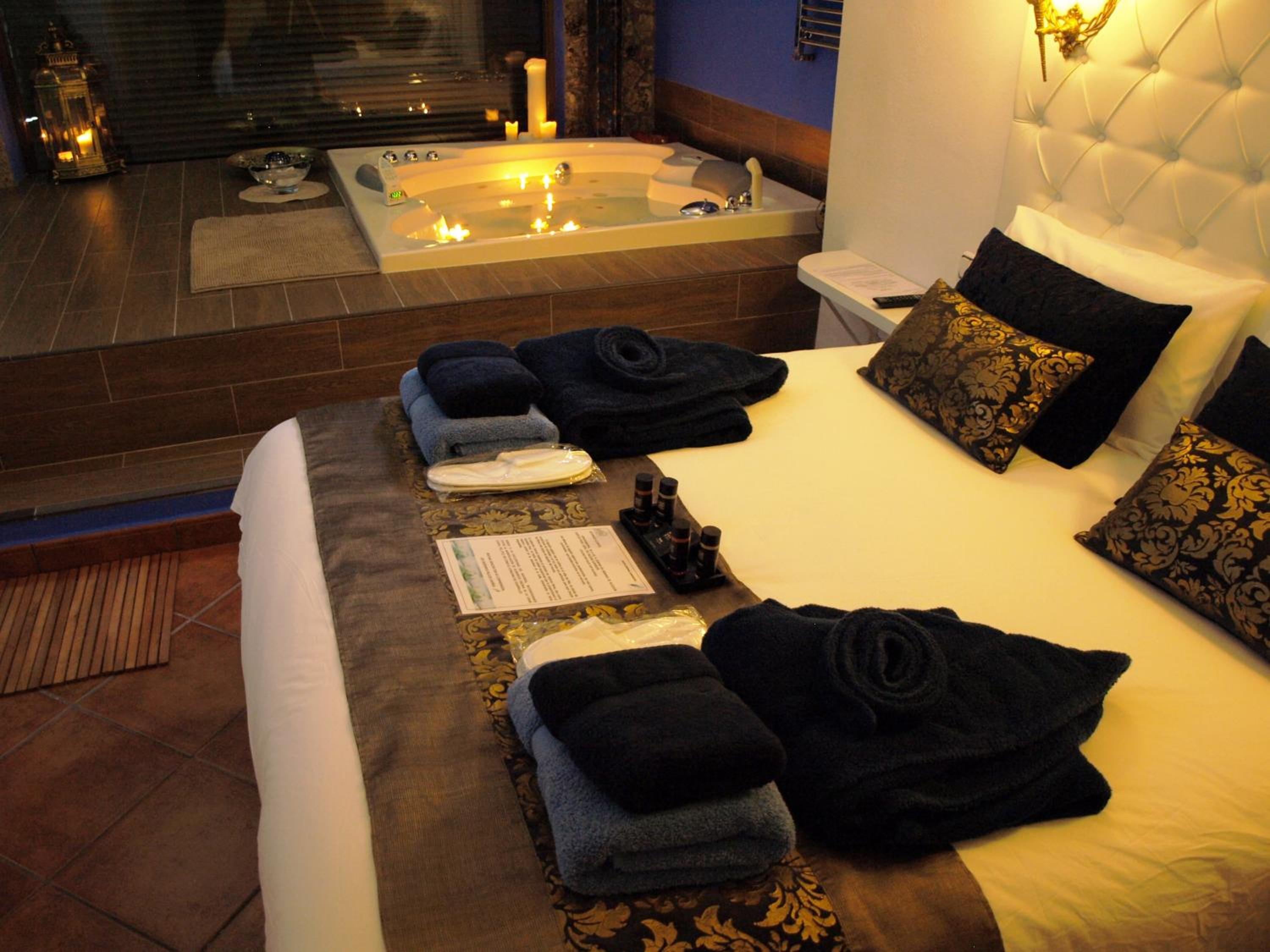 Two-Bedroom House (2-6 Adults) - Photo 240