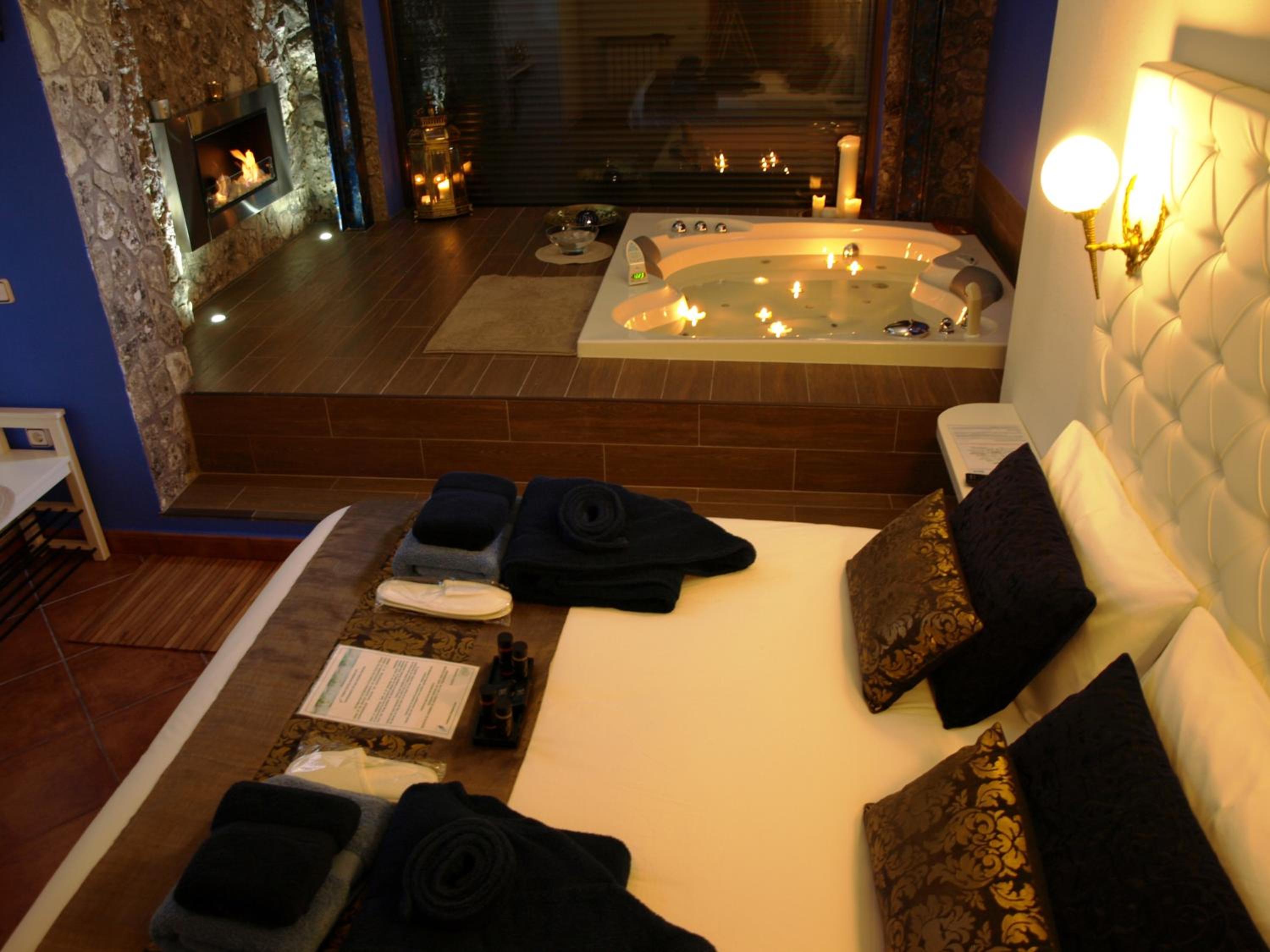 Two-Bedroom House (2-6 Adults) - Photo 213
