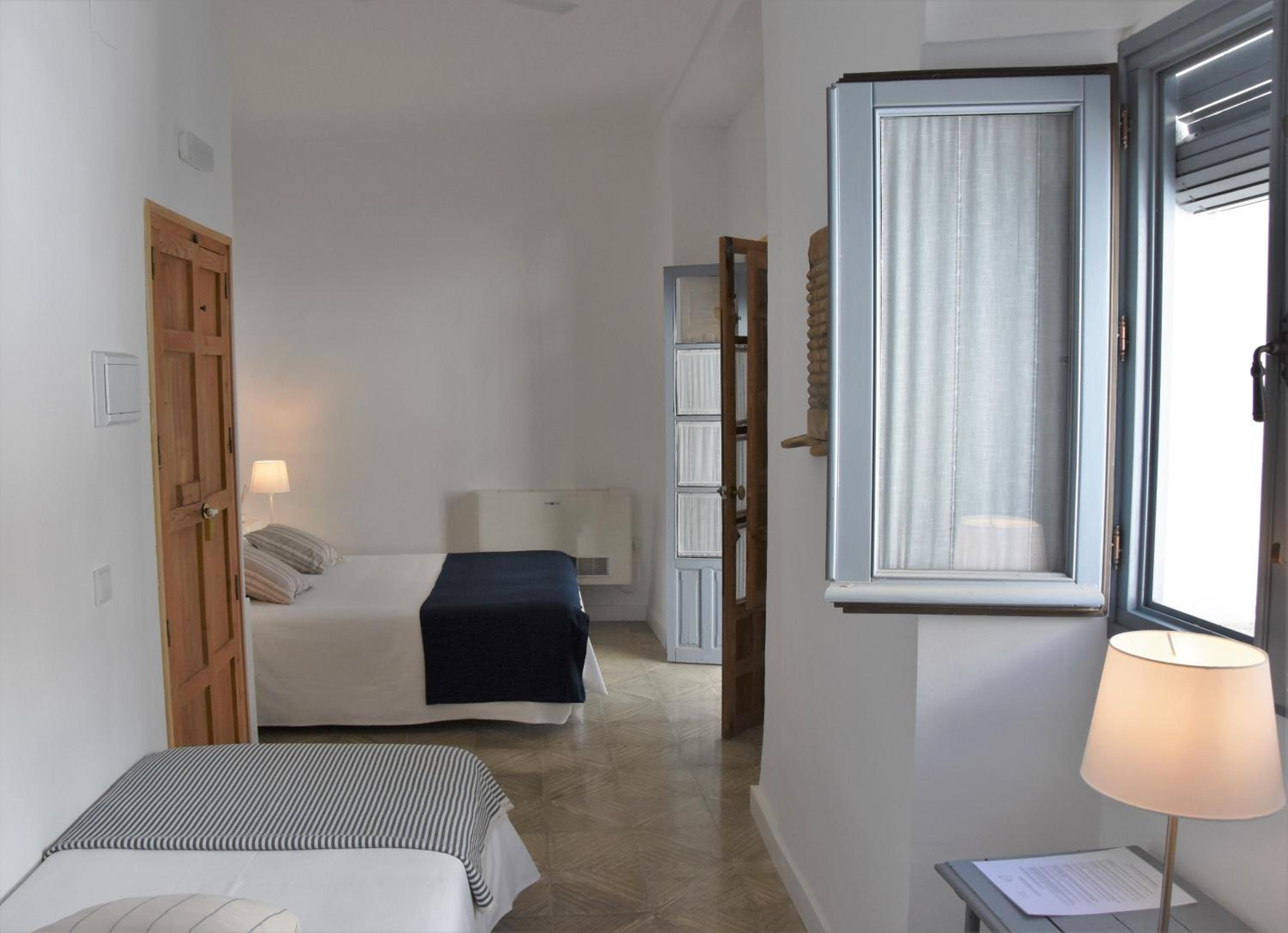 Triple Room with Terrace - Photo 12