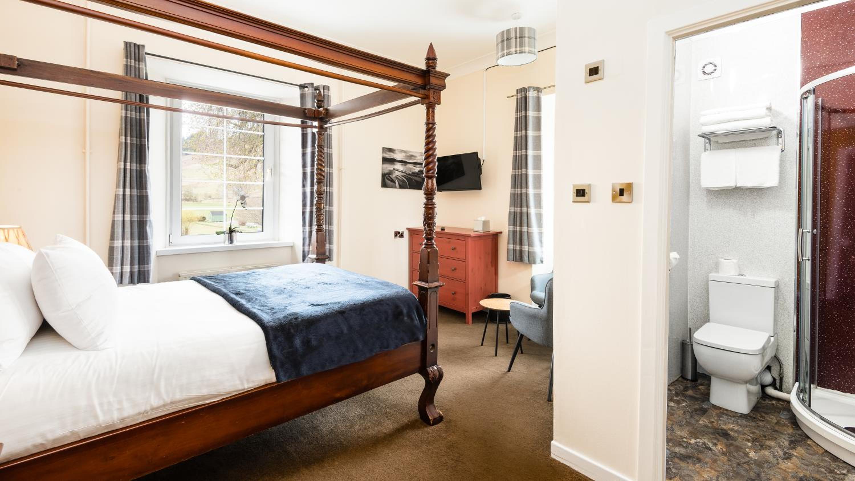Four Poster Room with River View photo 3