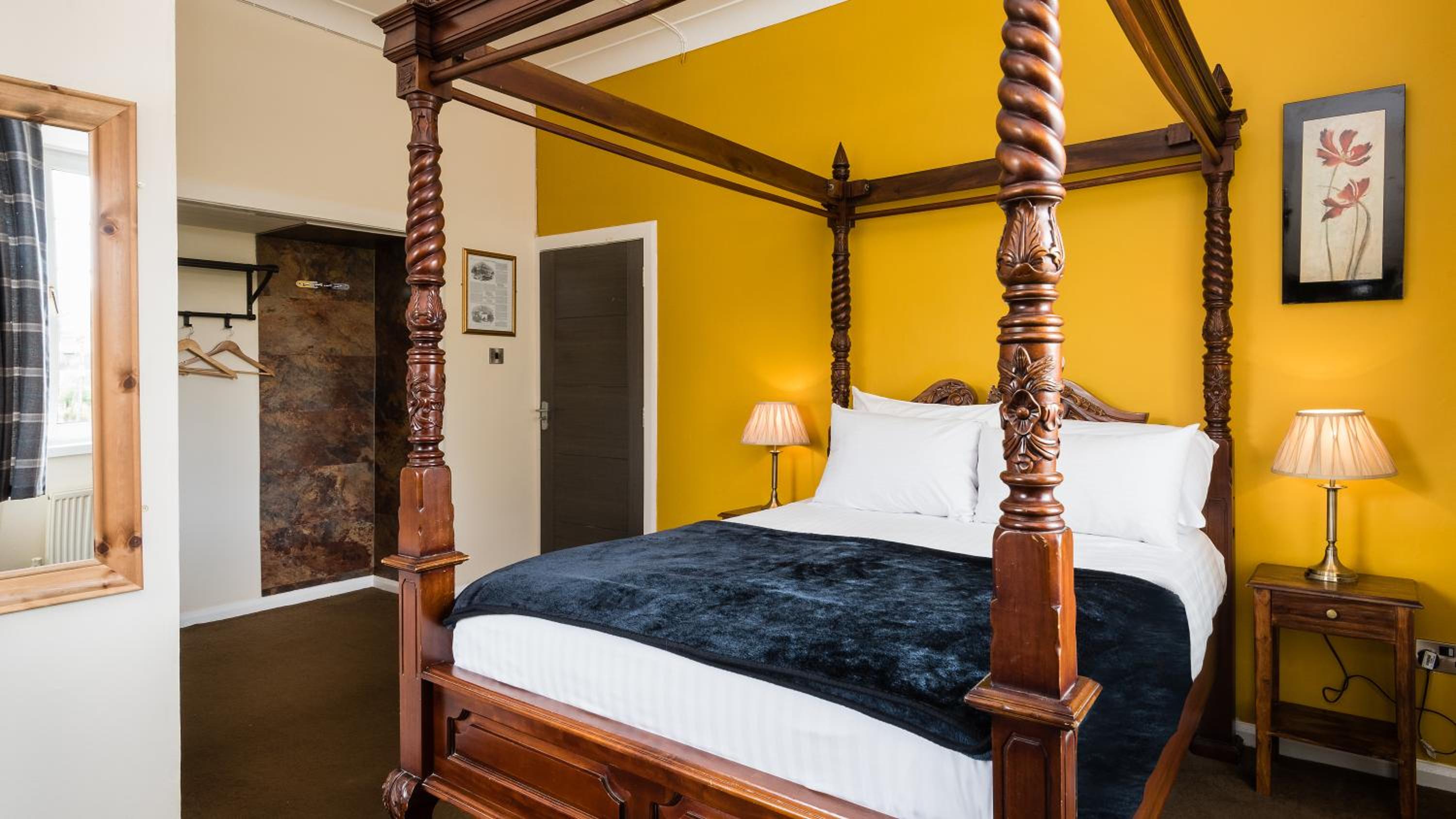 Four Poster Room with River View photo 2