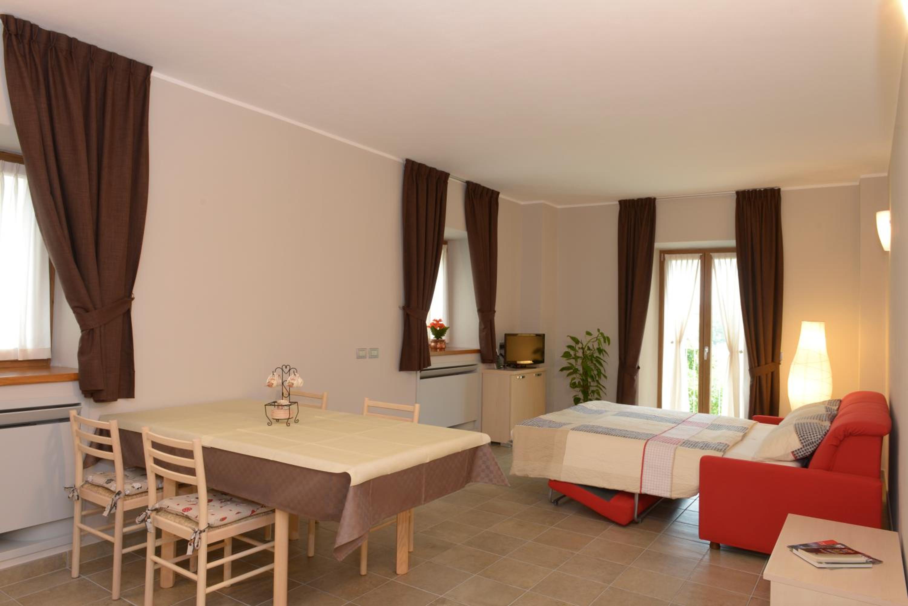 Apartment - Ground Floor - Photo 2