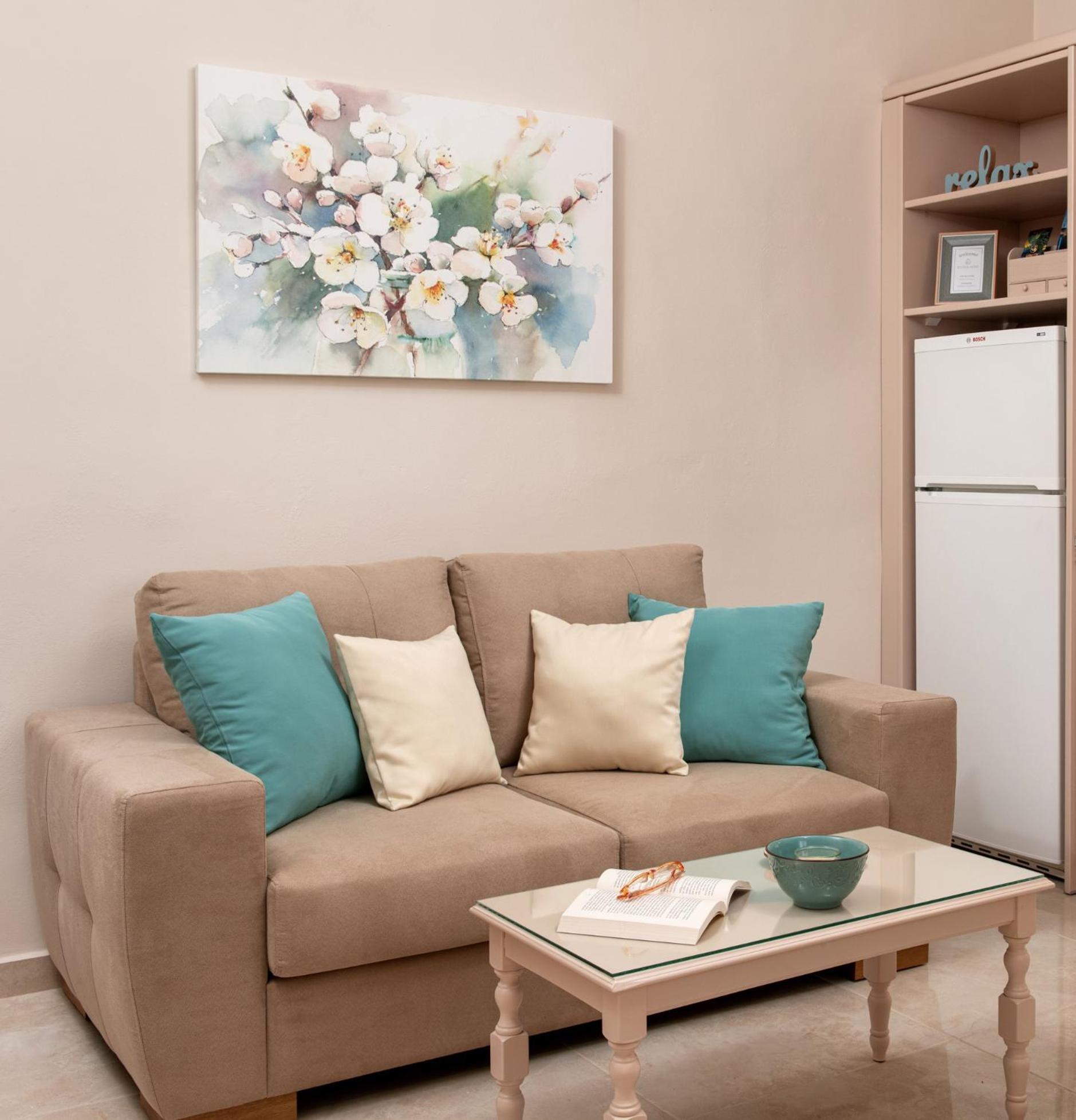 One-Bedroom Apartment - Photo 12