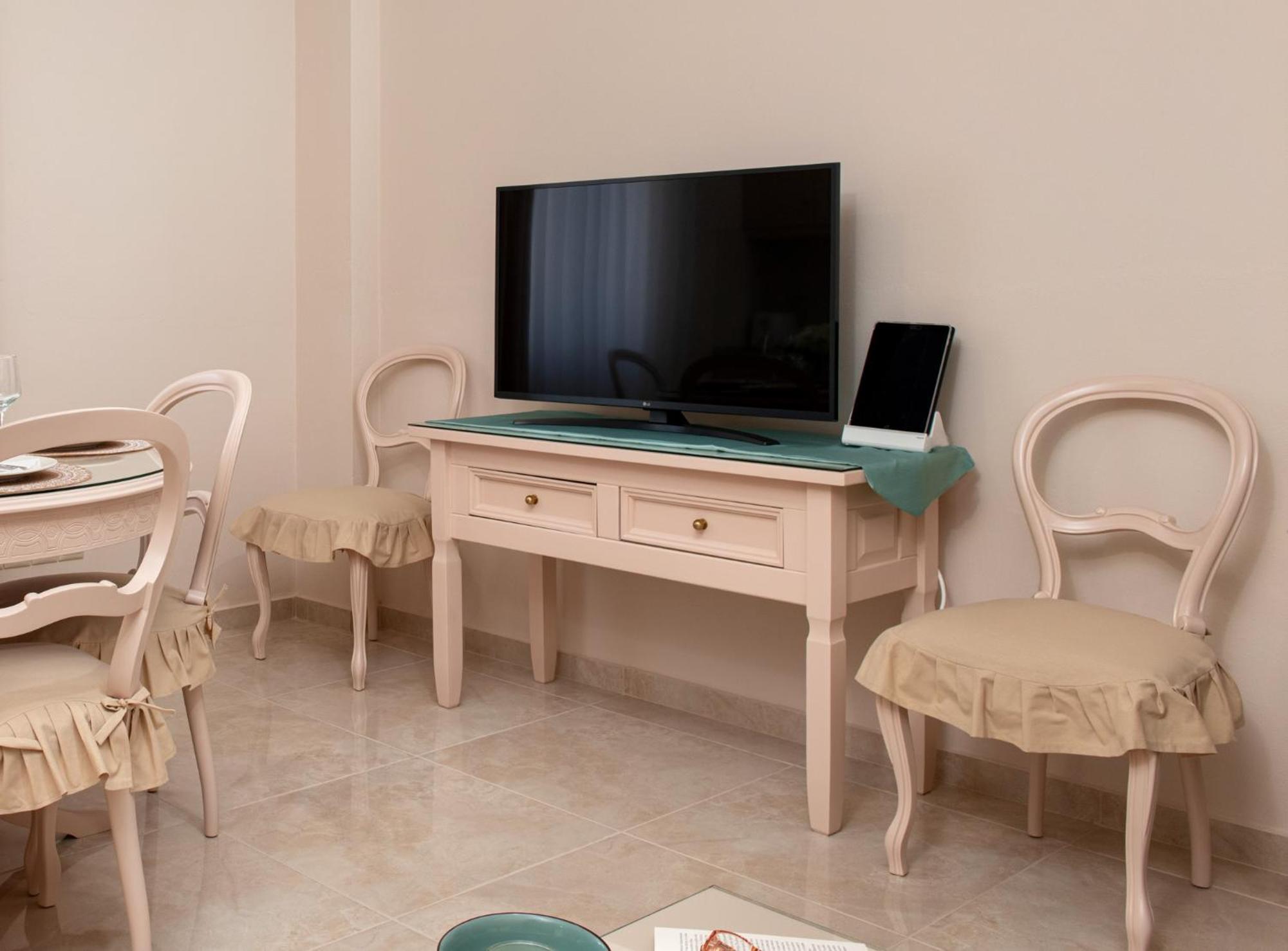 One-Bedroom Apartment - Photo 40