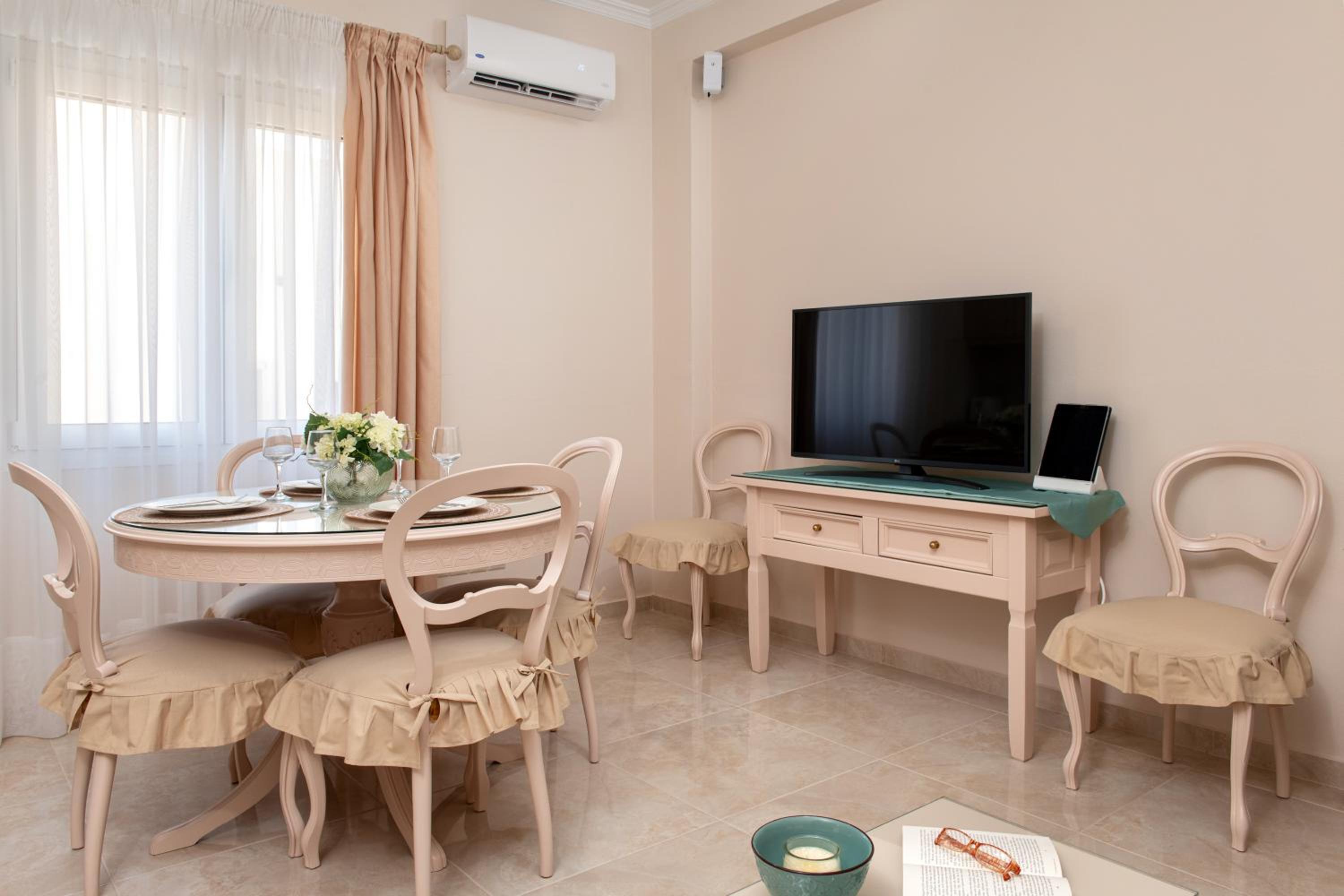 One-Bedroom Apartment - Photo 6