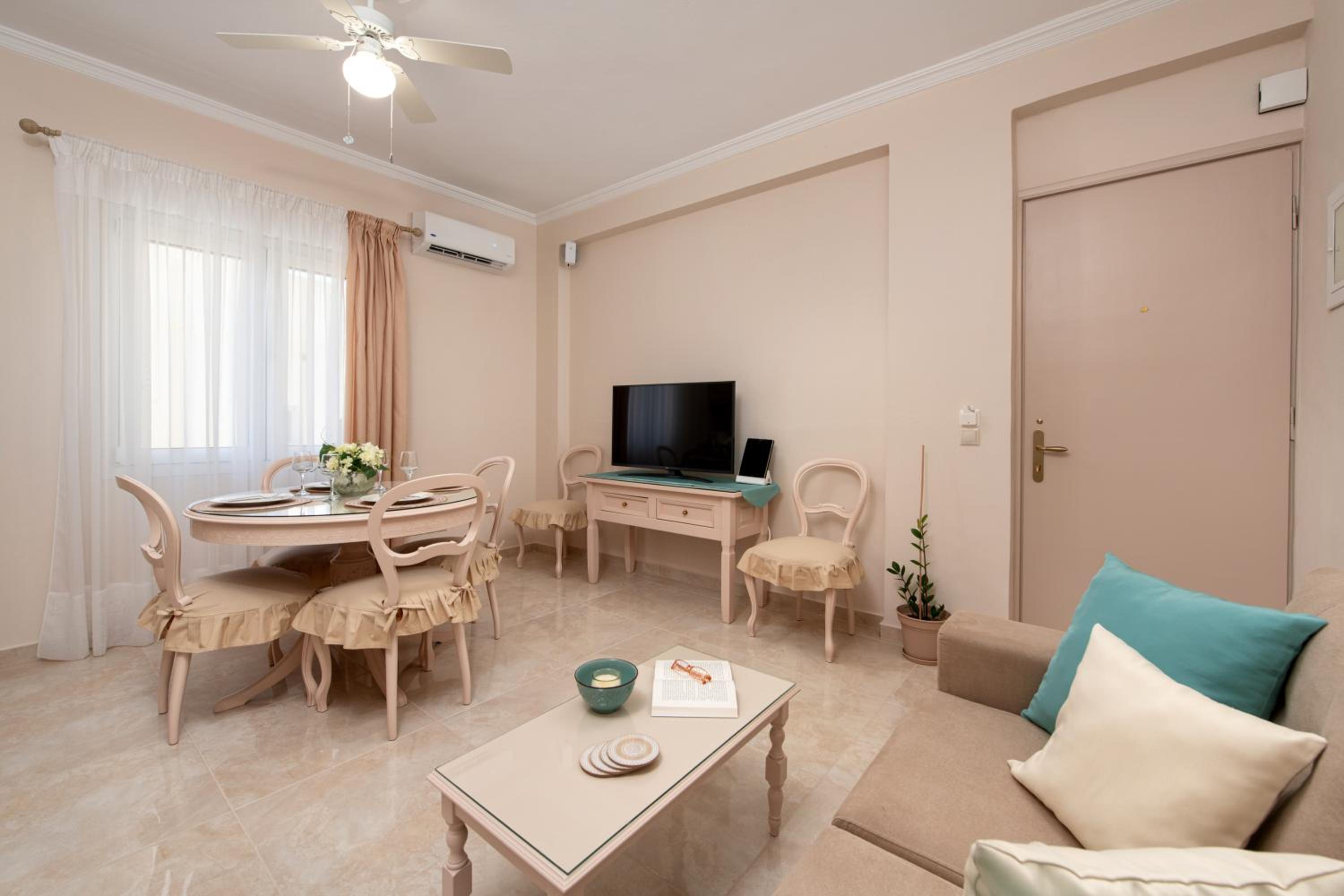 One-Bedroom Apartment - Photo 1