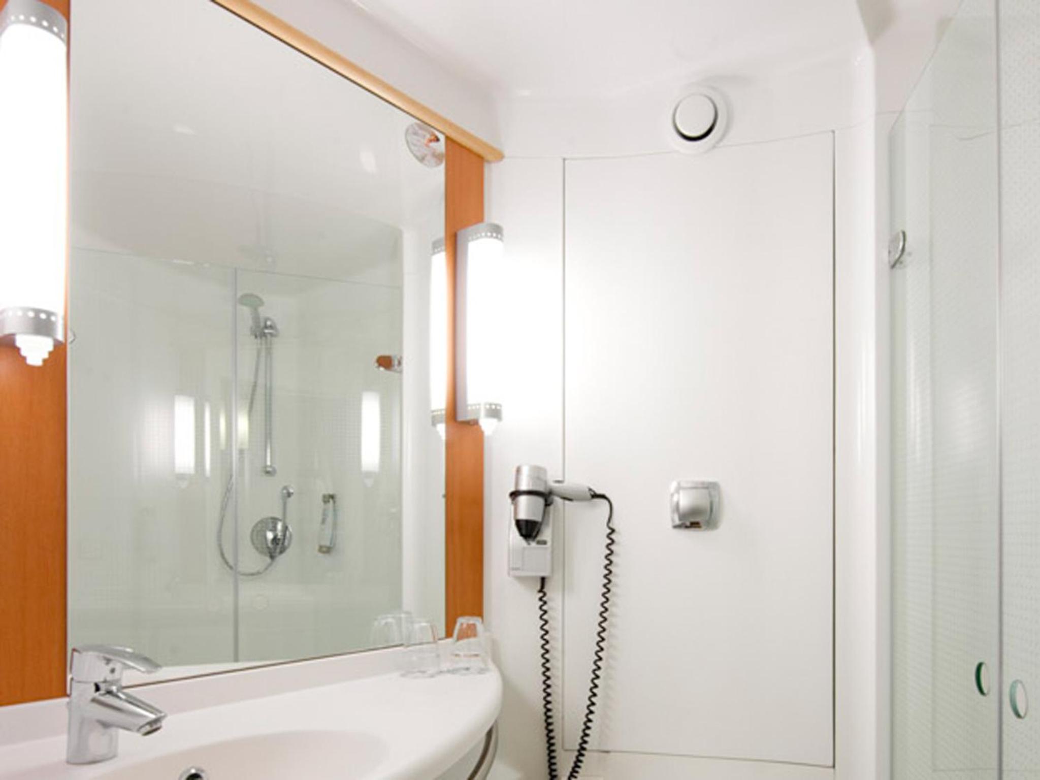 Standard Double Room - Photo 12