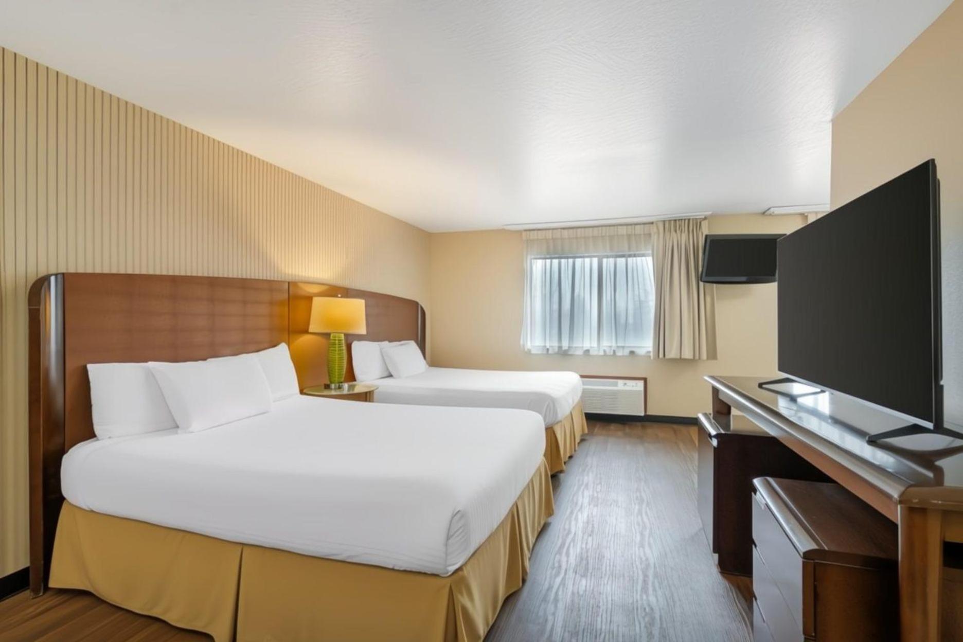 Deluxe Queen Room