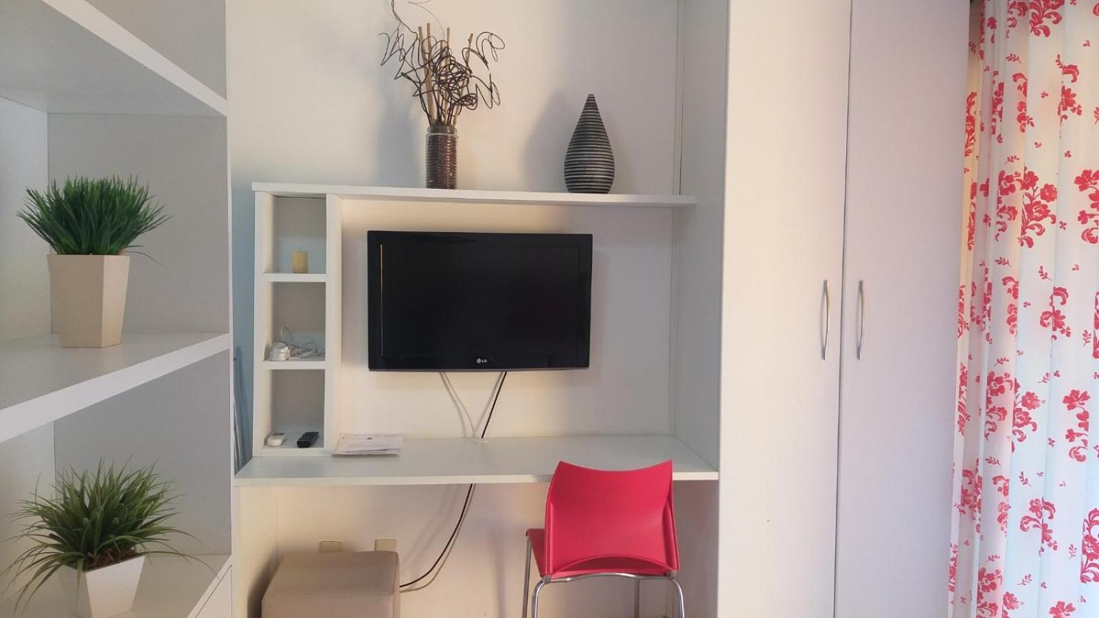 Studio Apartment - Photo 1