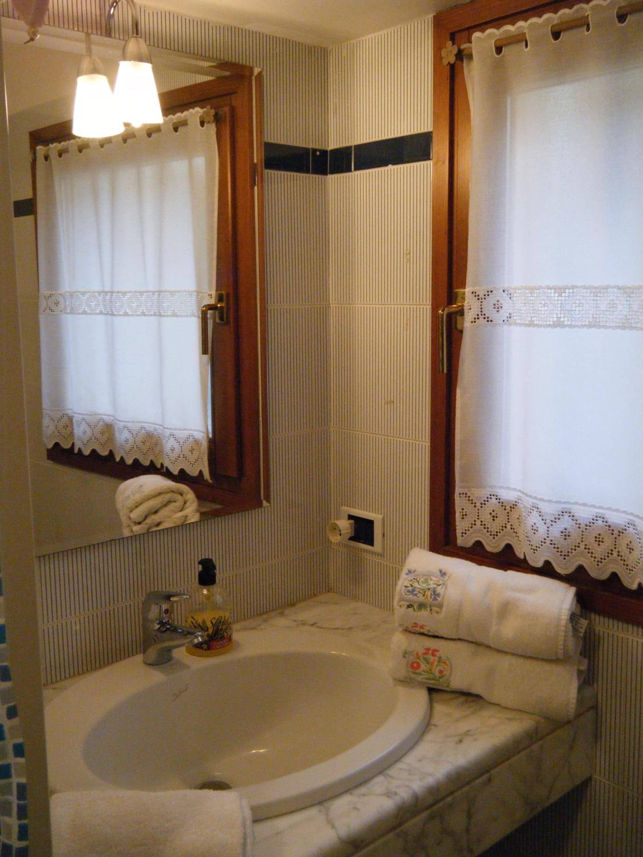Two-Bedroom Apartment - Split Level photo 3