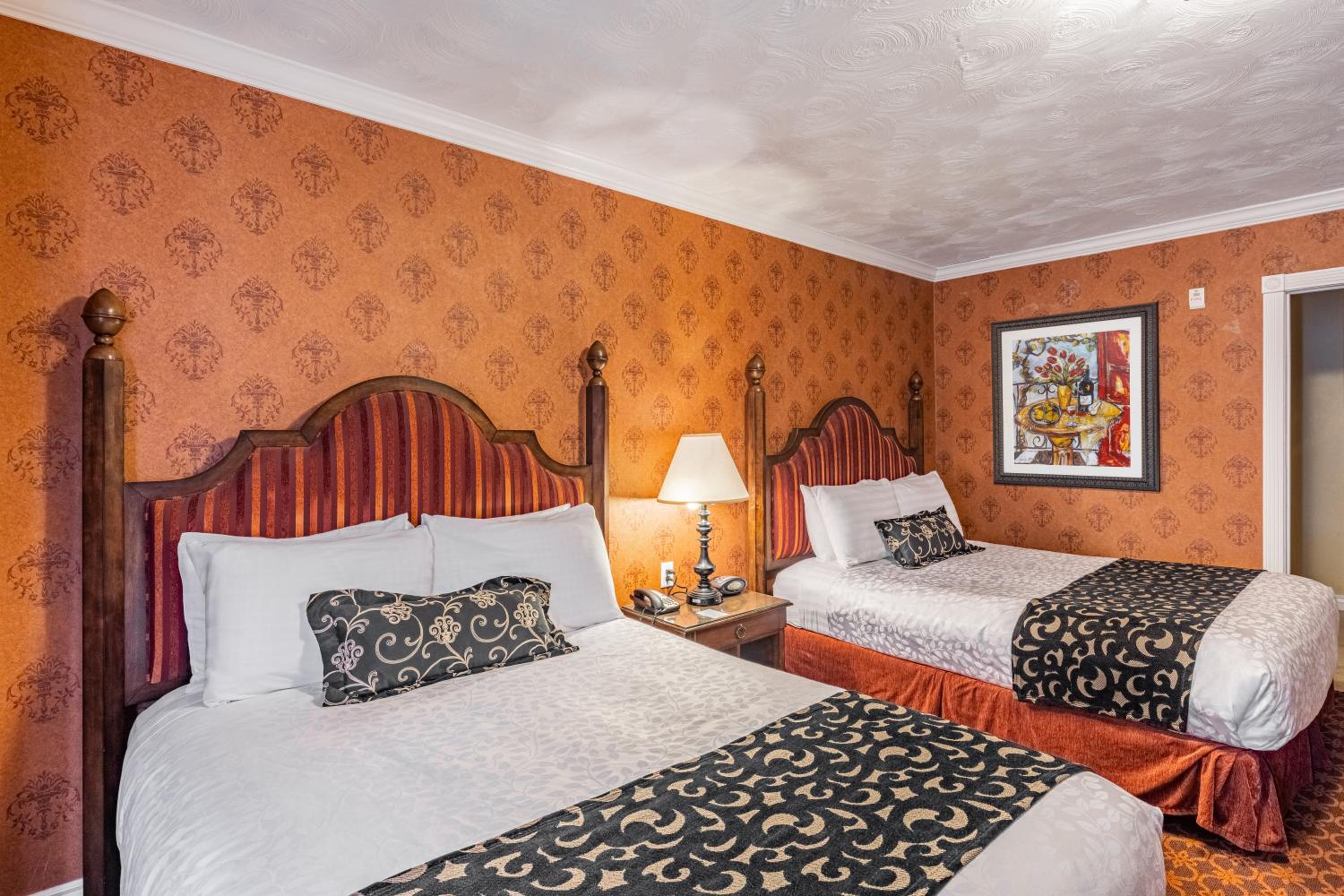 Deluxe Queen Room with Two Queen Beds - No pets