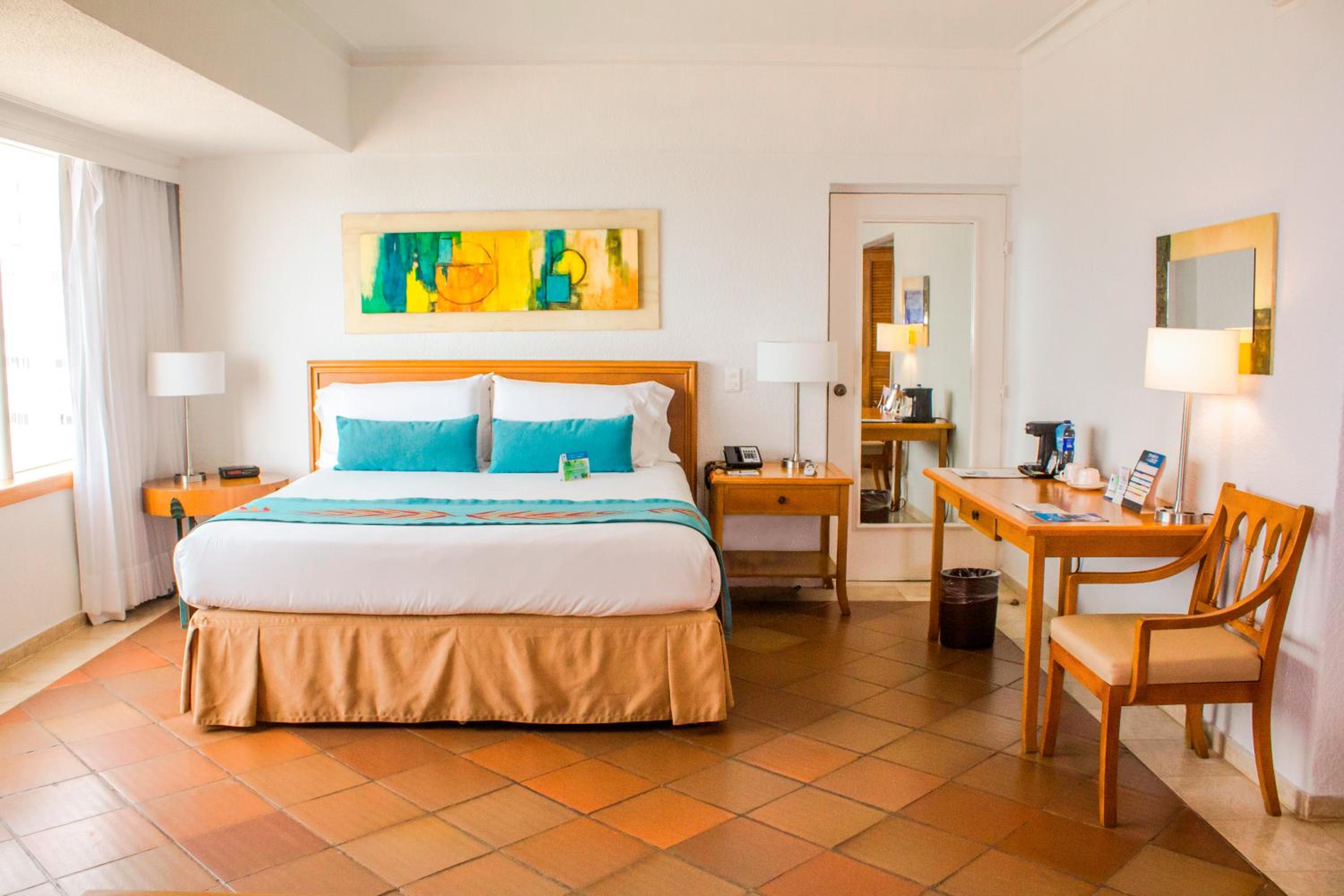 Junior Suite with Balcony - Photo 1