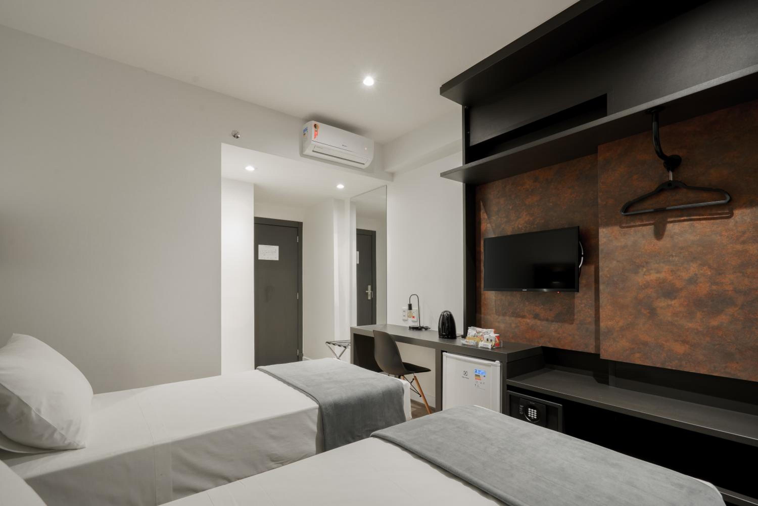 Deluxe Twin Room - Photo 1