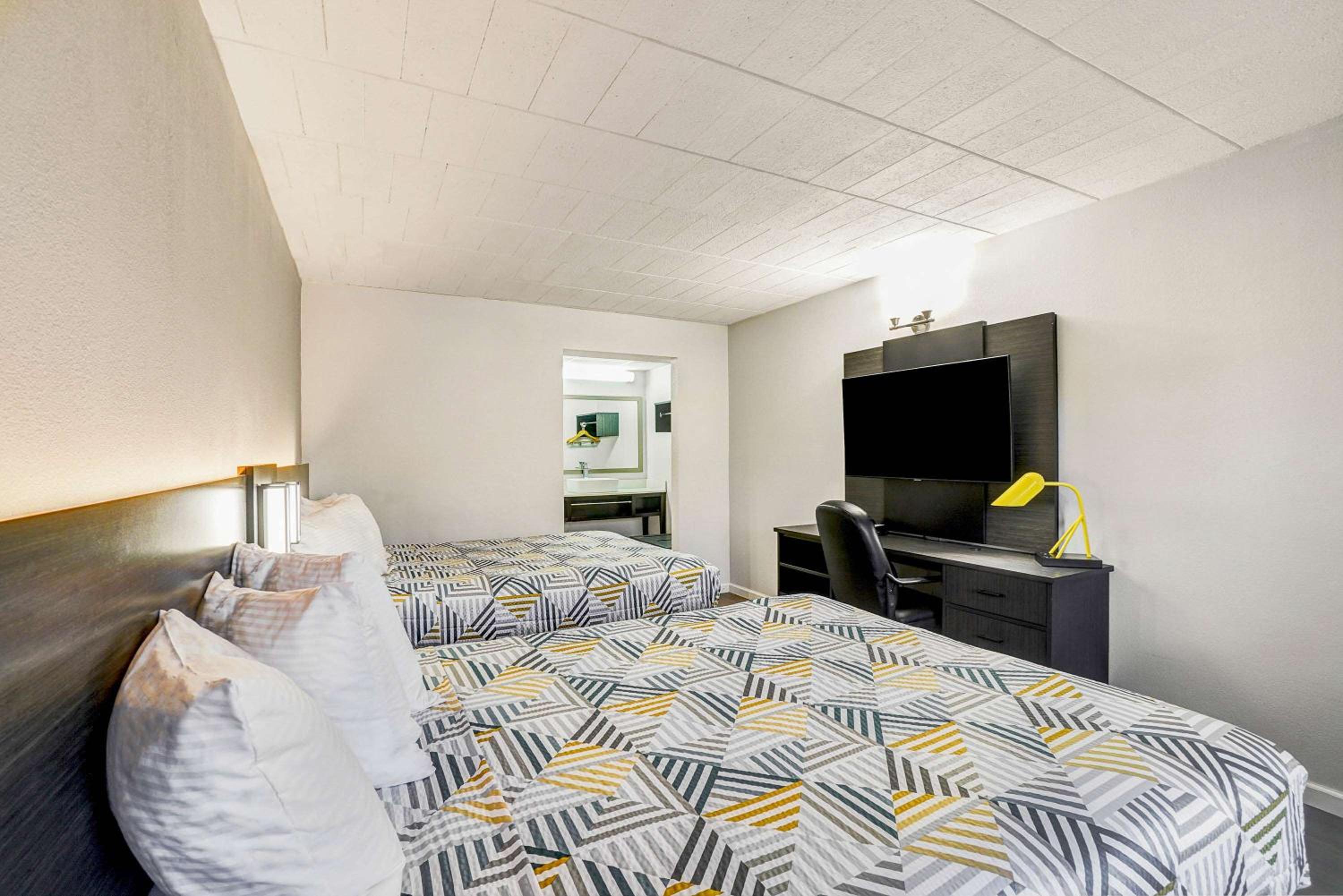 Deluxe Queen Room with Two Queen Beds - Smoking - Photo 1