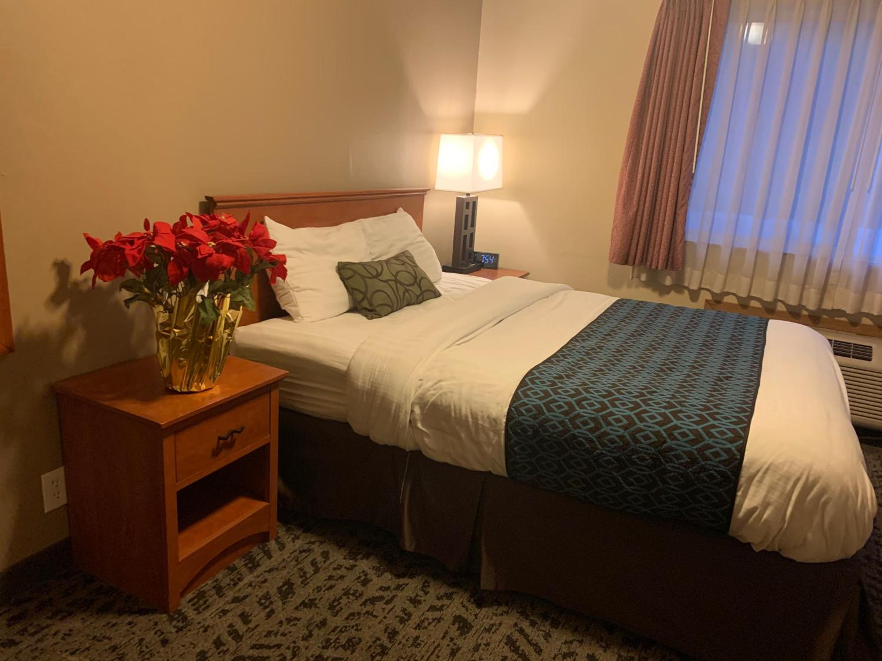 Queen Room photo 1