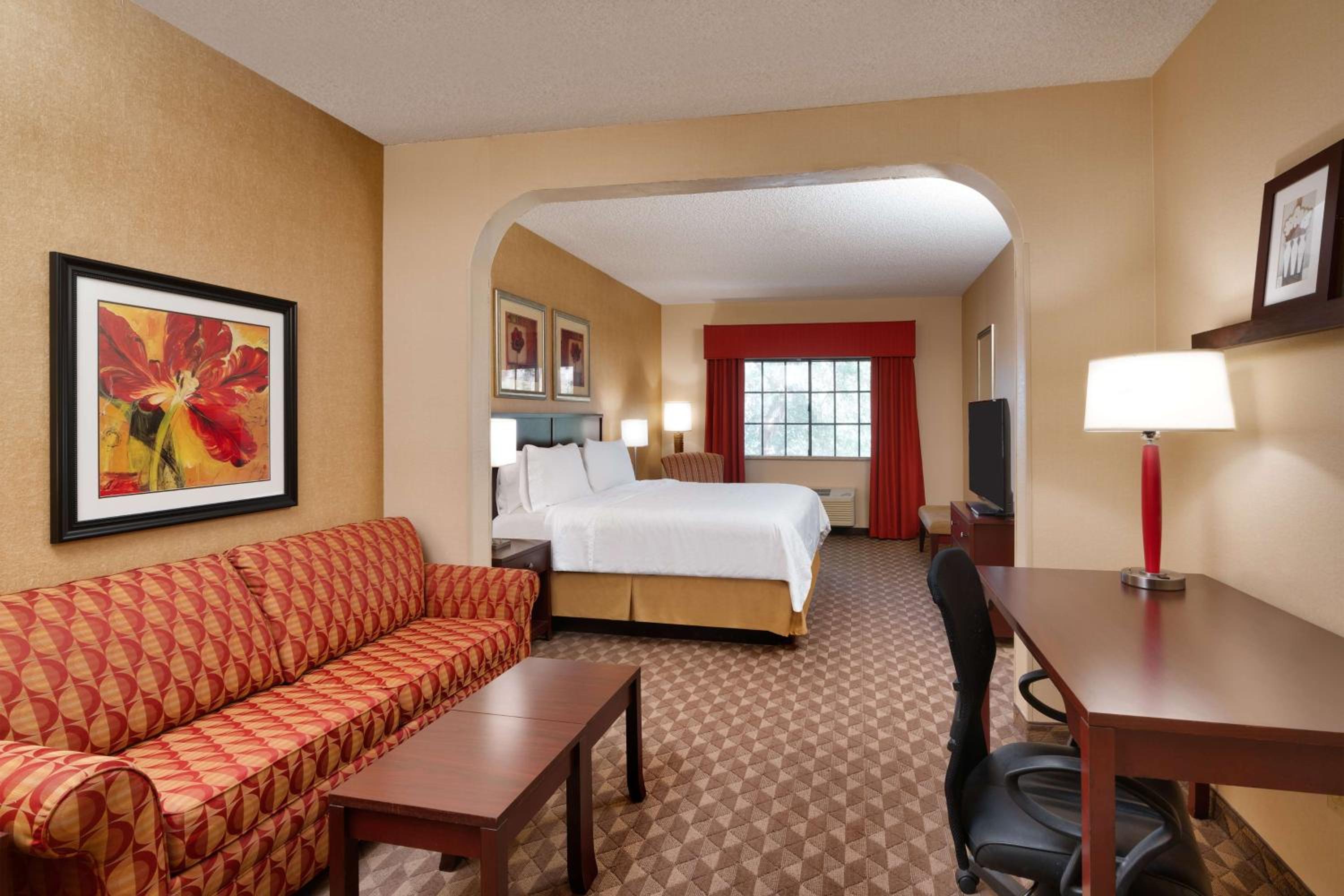 King Suite with Sofa Bed - Non-Smoking - Photo 1