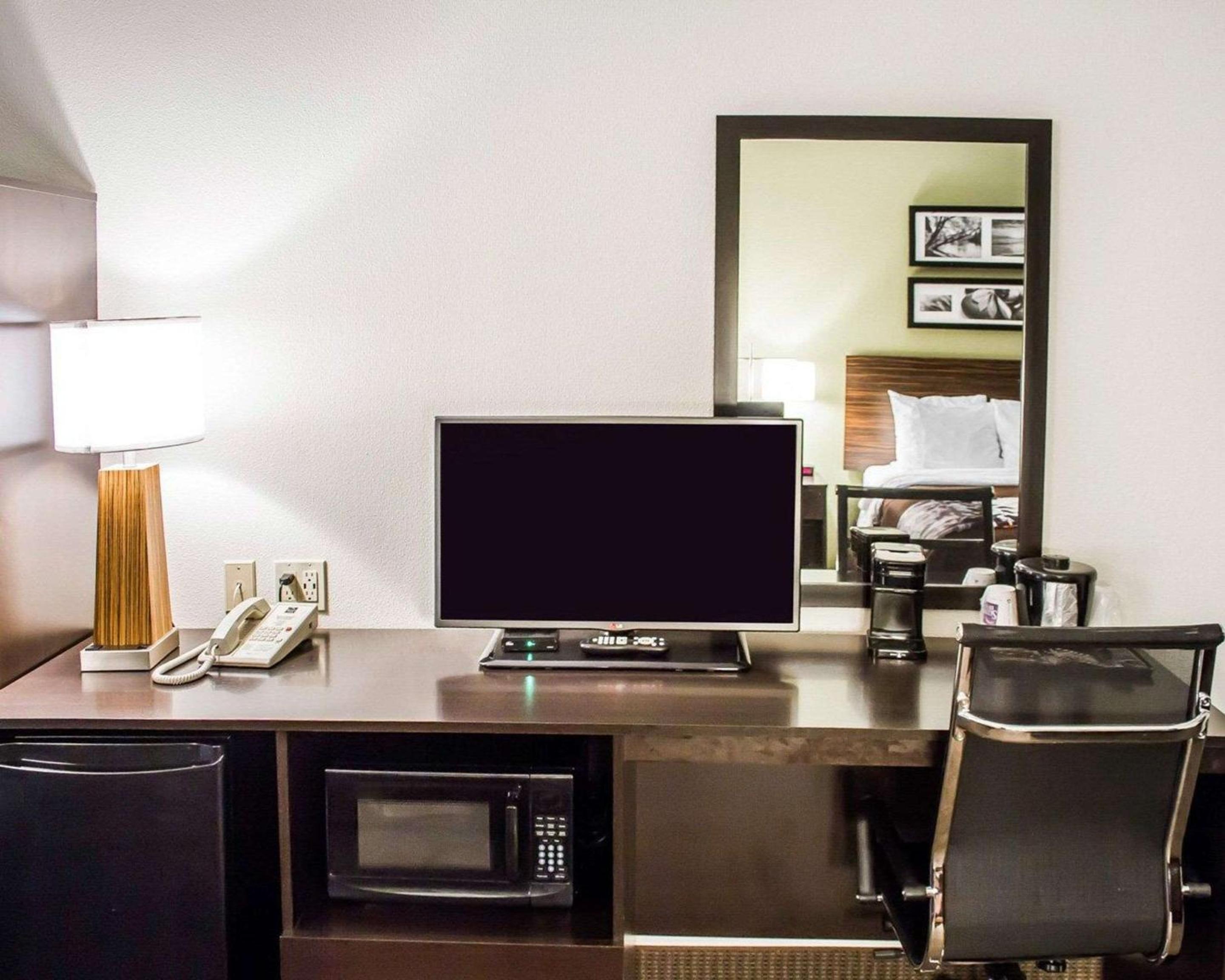 Double Room With Two Double Beds And Bath Tub - Non-Smoking/Disability Access