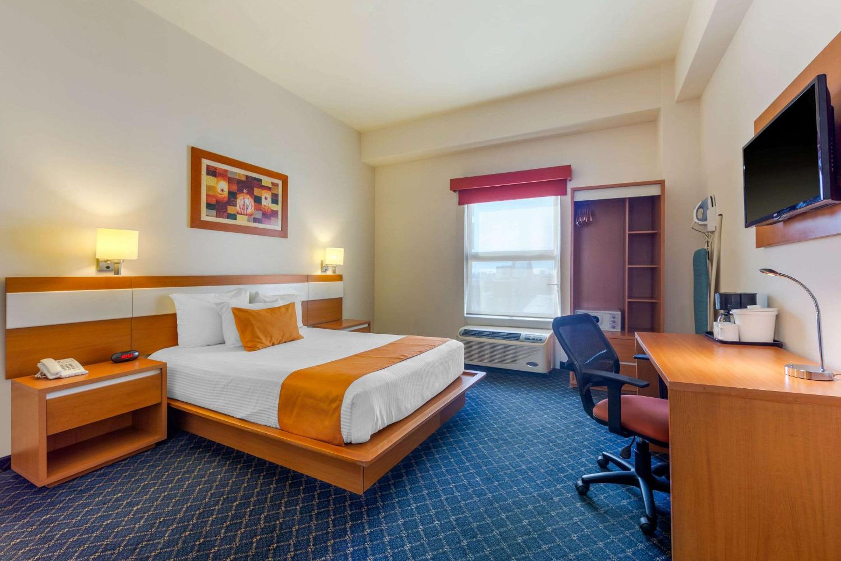 Standard Queen Room photo 2