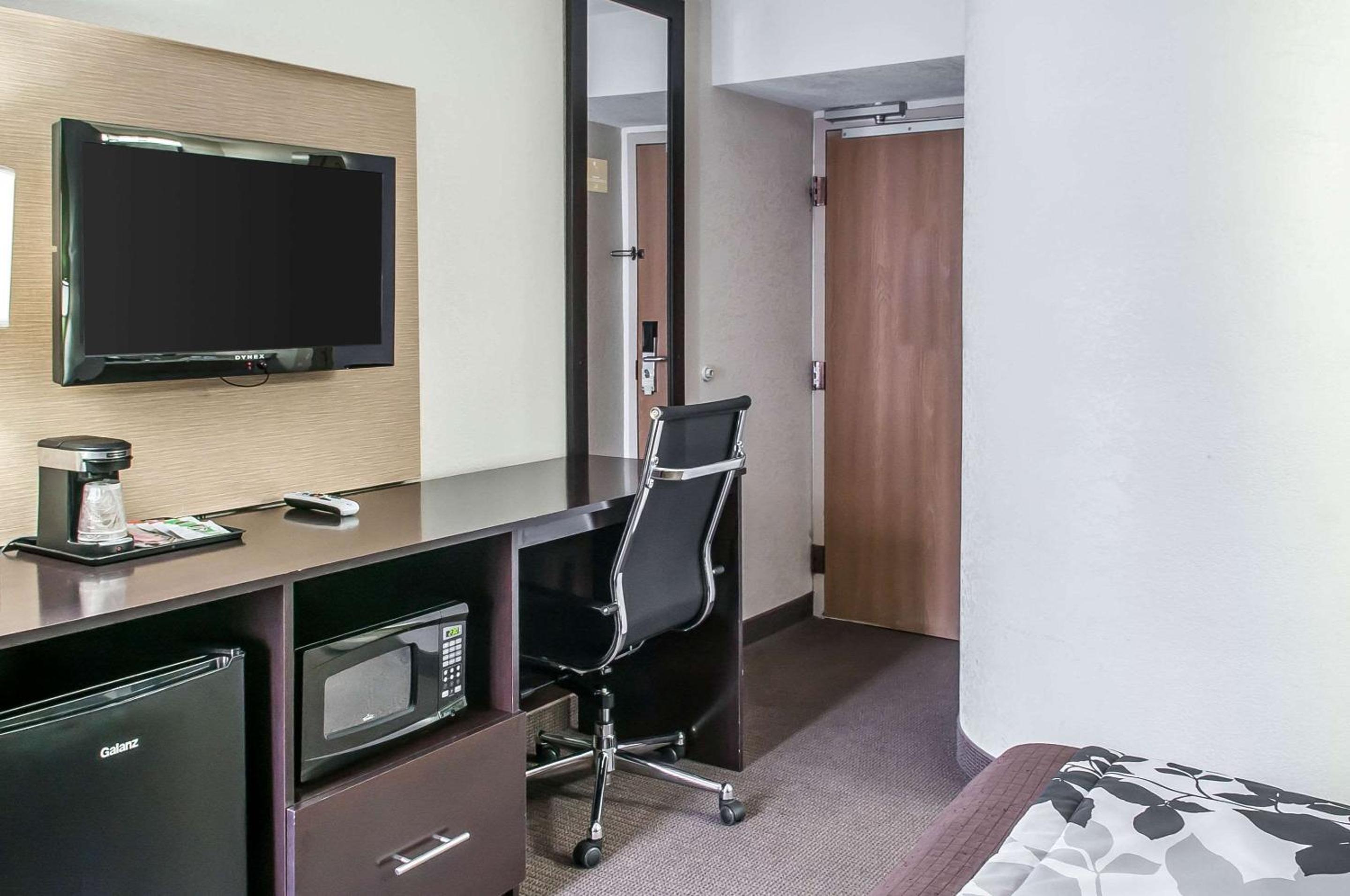 King Room - Non-Smoking photo 1