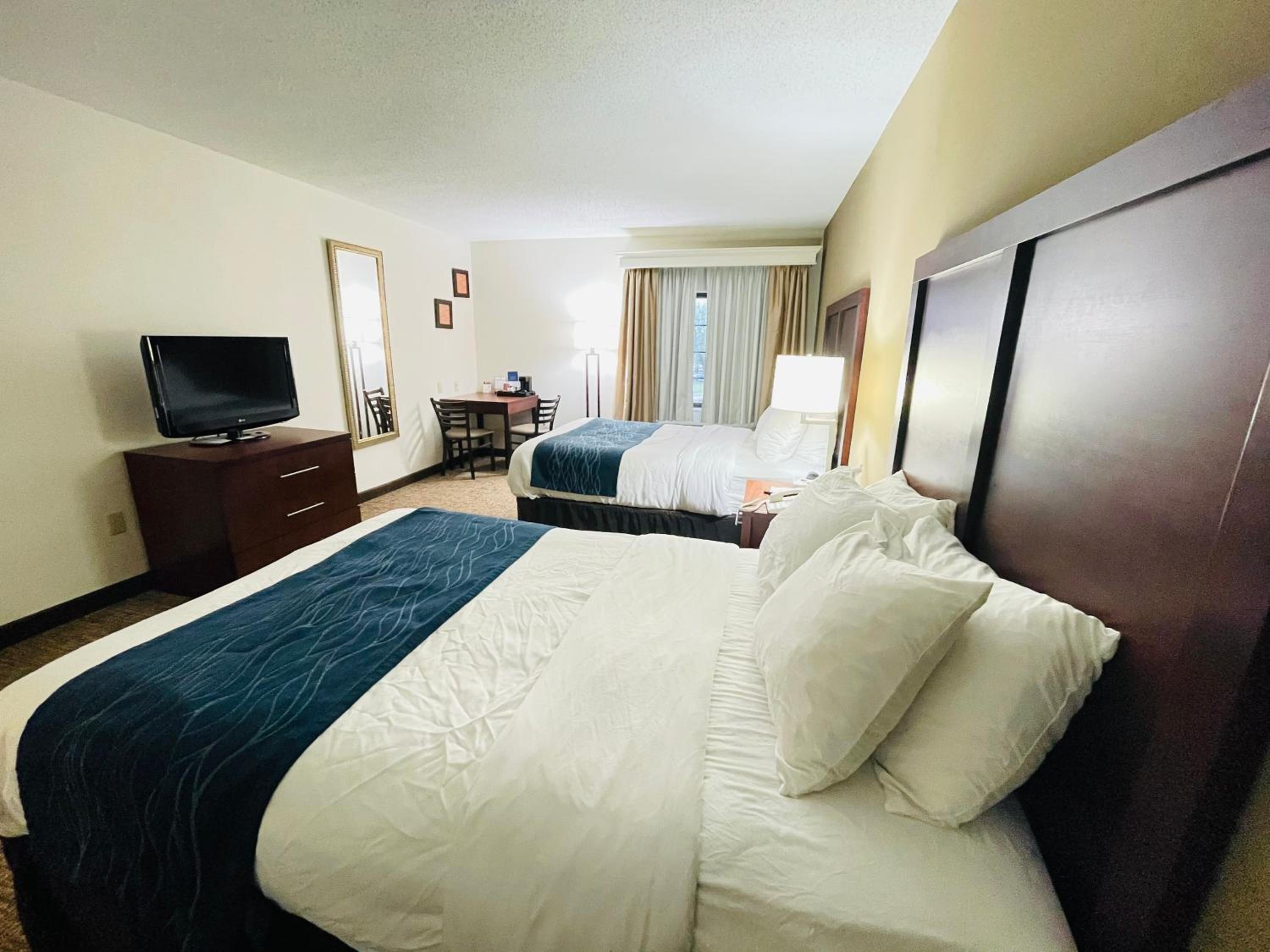 Standard Double Room With Tub - Accessible/Non-Smoking photo 2
