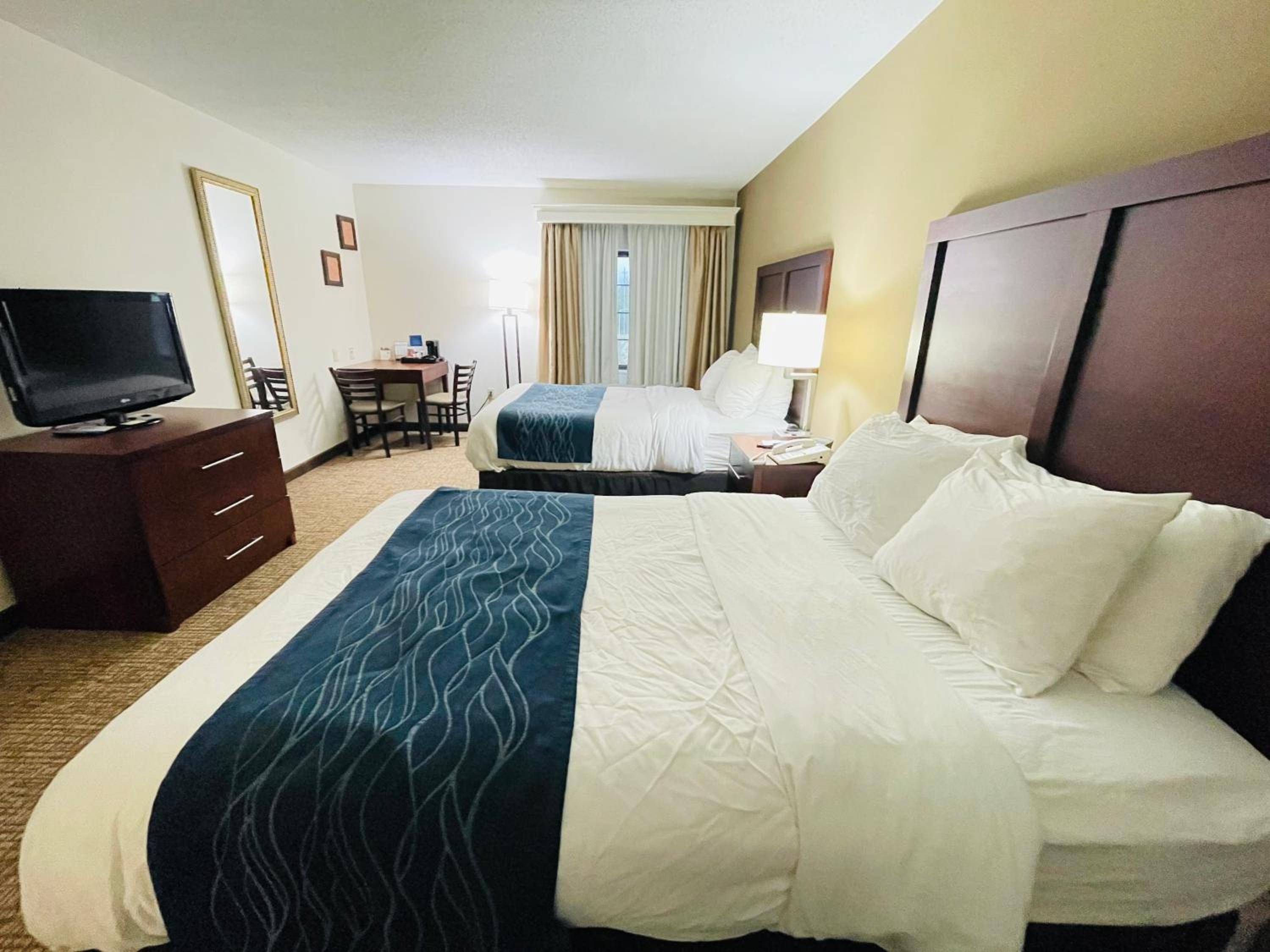 Standard Double Room With Tub - Accessible/Non-Smoking photo 3