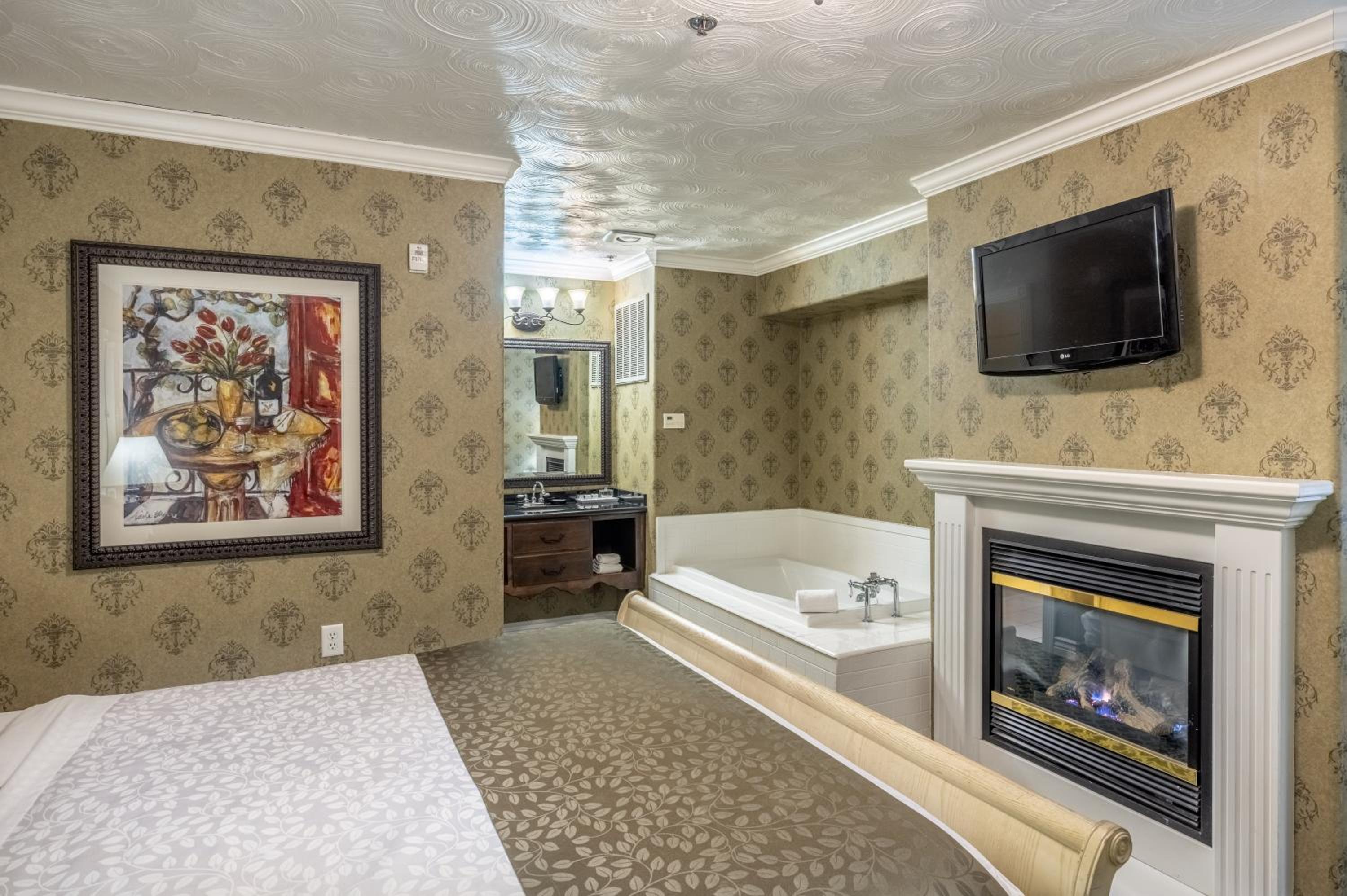 Superior Queen Room with Spa Bath - No pets