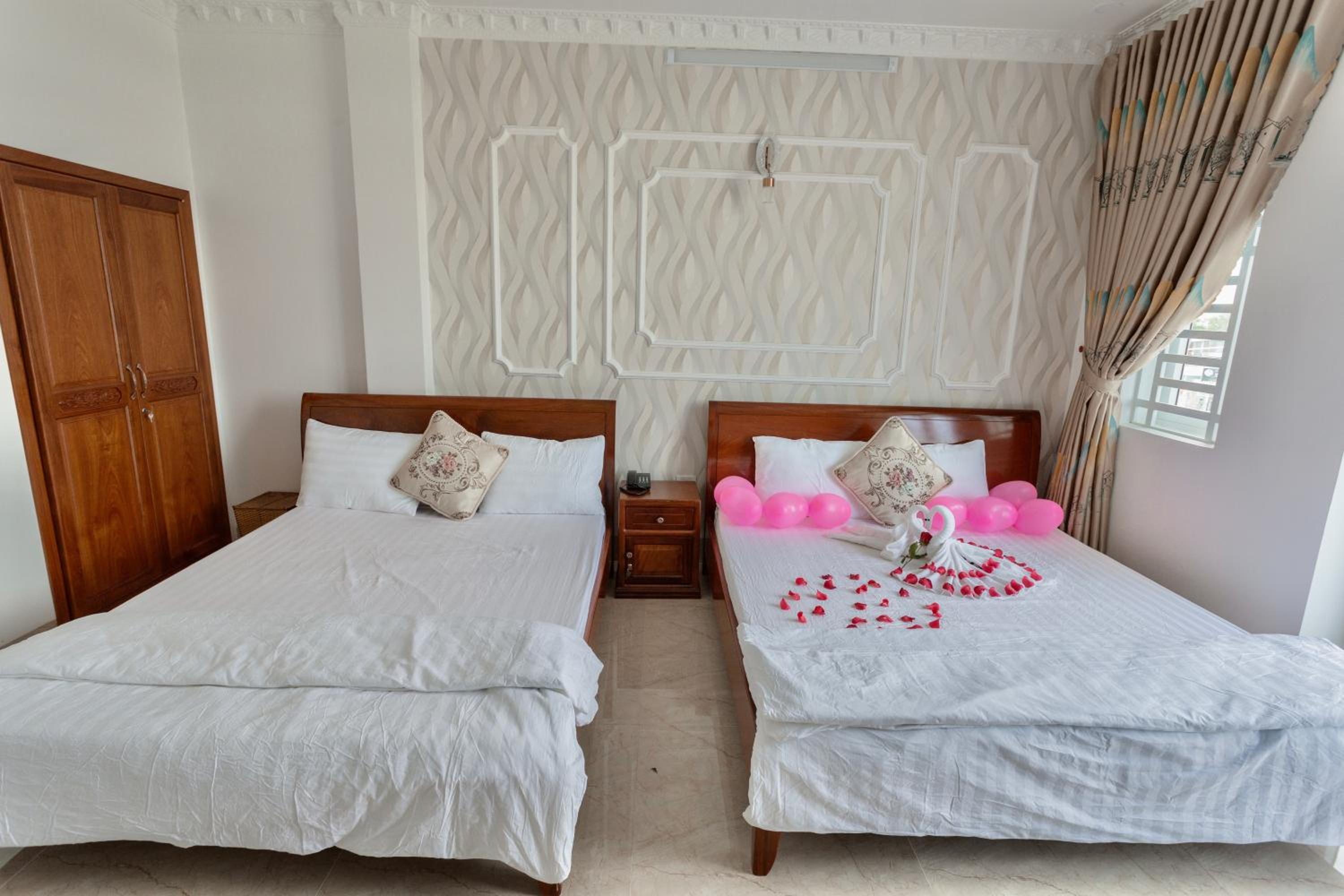 Deluxe Family Room - Photo 6